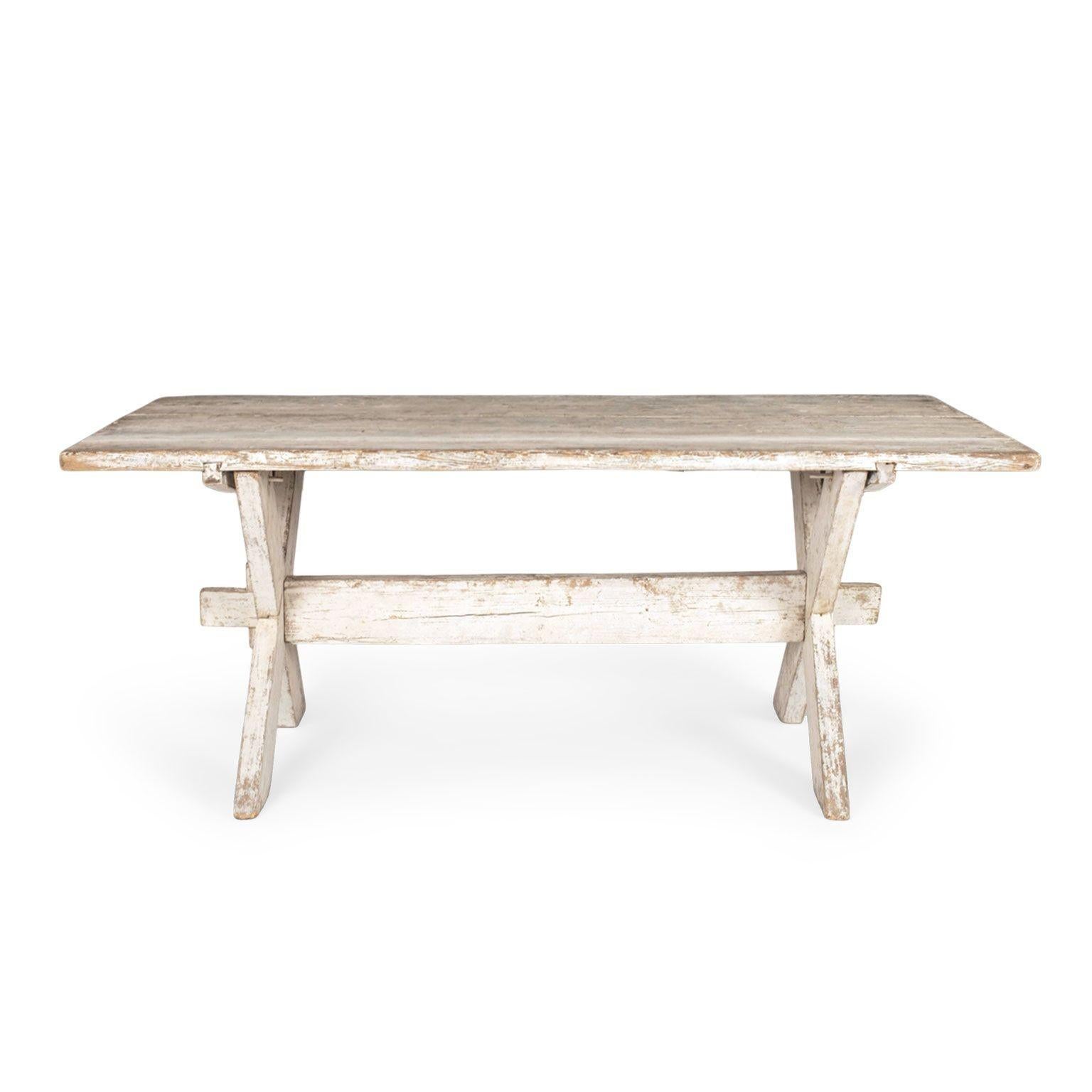 XIXe siècle Table de salle à manger suédoise à pieds en X peinte en blanc en vente