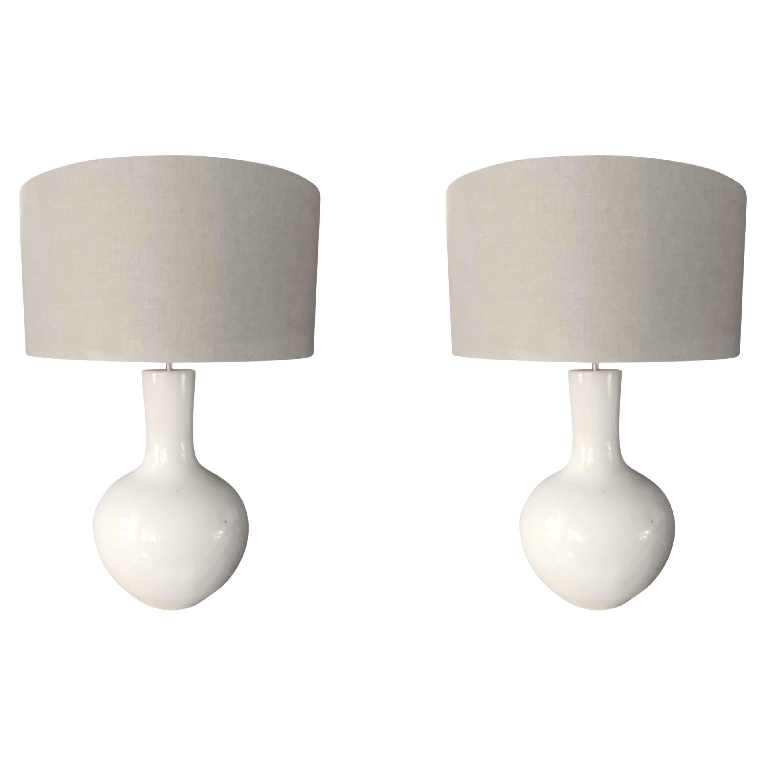 Weißes Paar extragroße Röhrenhalsform-Lampen, China, Contemporary im Angebot