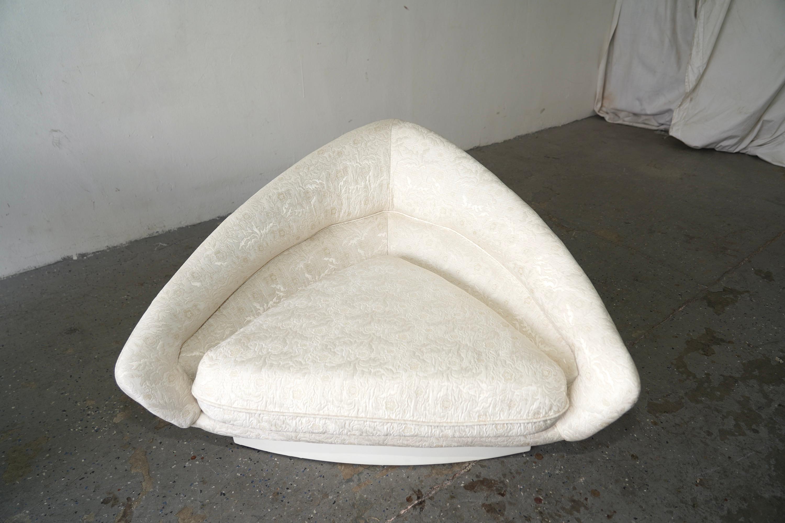 Paar weiße Adrian Pearsall-Sessel, Mid-Century/Post Modern, Weiß  Dreieckige Loungesessel im Angebot 4