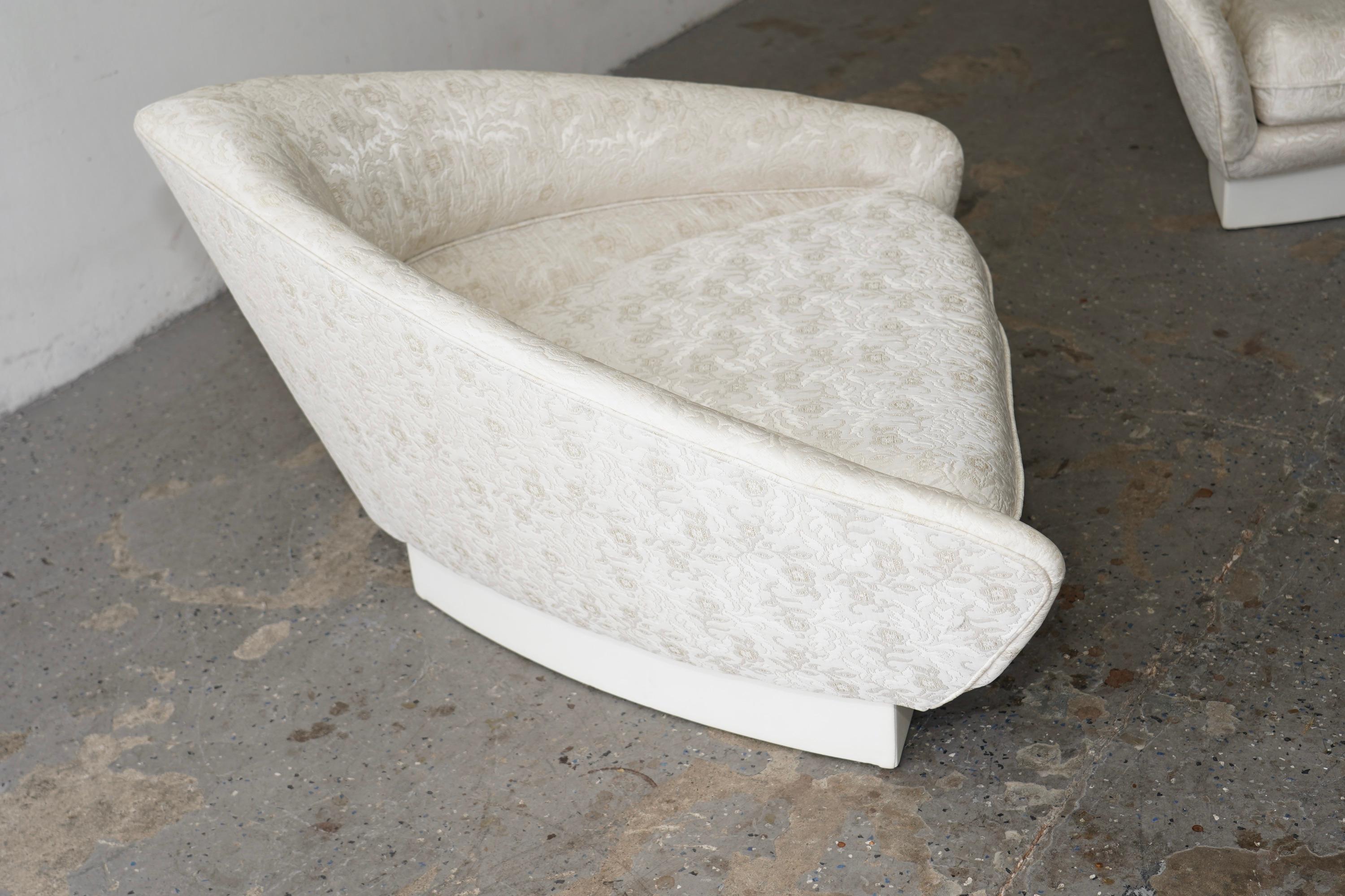 Paar weiße Adrian Pearsall-Sessel, Mid-Century/Post Modern, Weiß  Dreieckige Loungesessel im Angebot 5