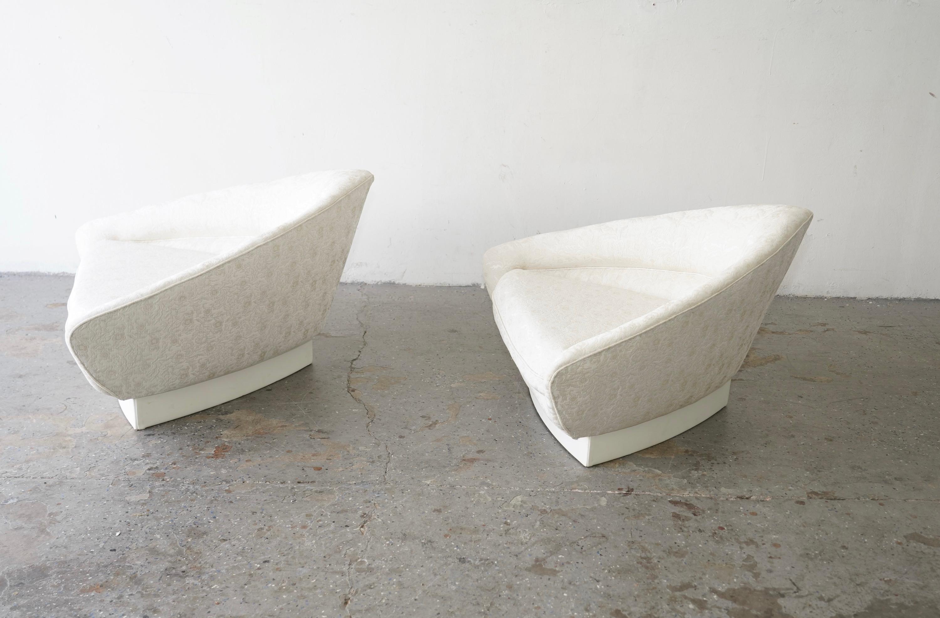 Paar weiße Adrian Pearsall-Sessel, Mid-Century/Post Modern, Weiß  Dreieckige Loungesessel (Moderne der Mitte des Jahrhunderts) im Angebot