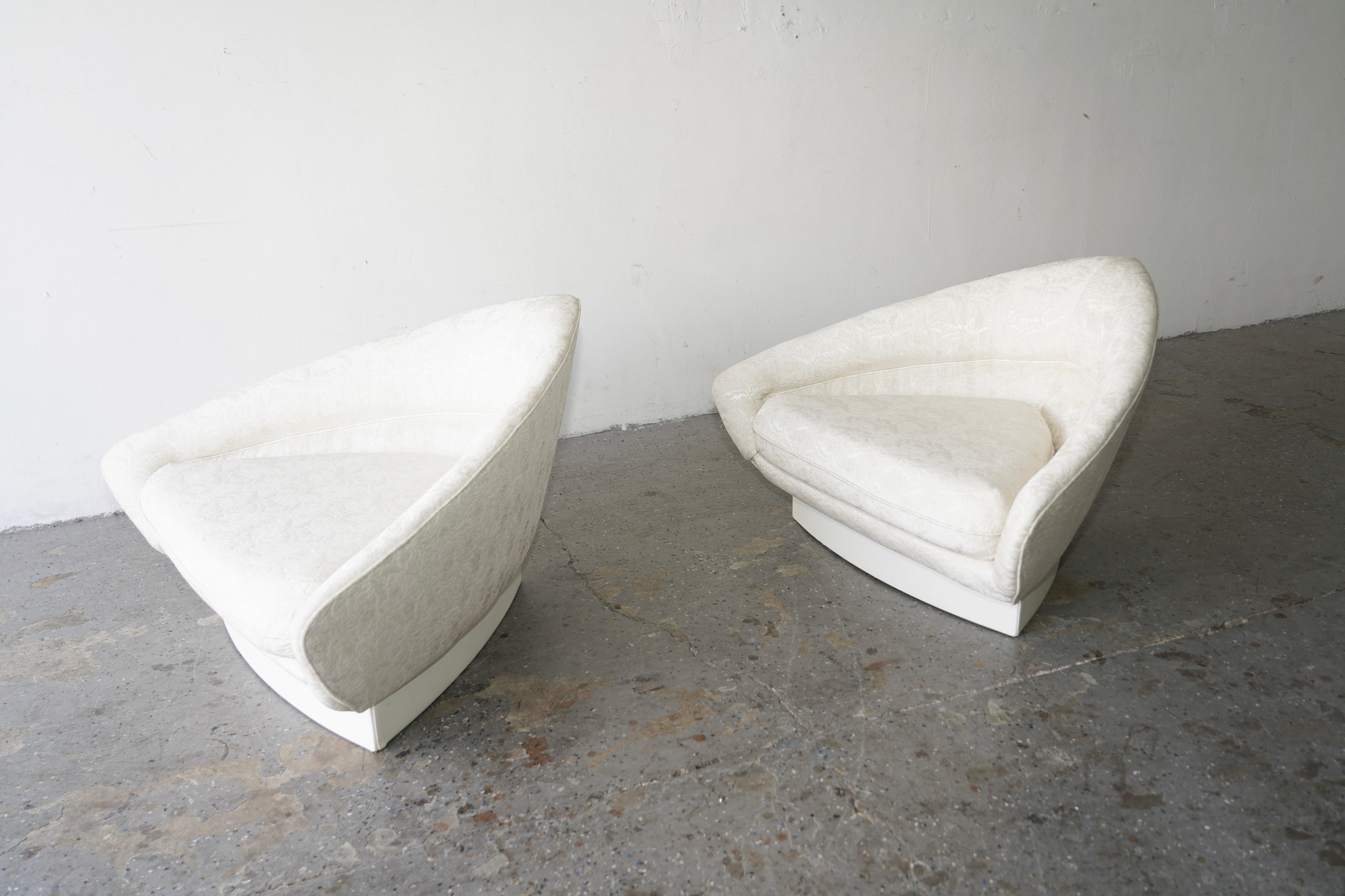 Paar weiße Adrian Pearsall-Sessel, Mid-Century/Post Modern, Weiß  Dreieckige Loungesessel (Mitte des 20. Jahrhunderts) im Angebot
