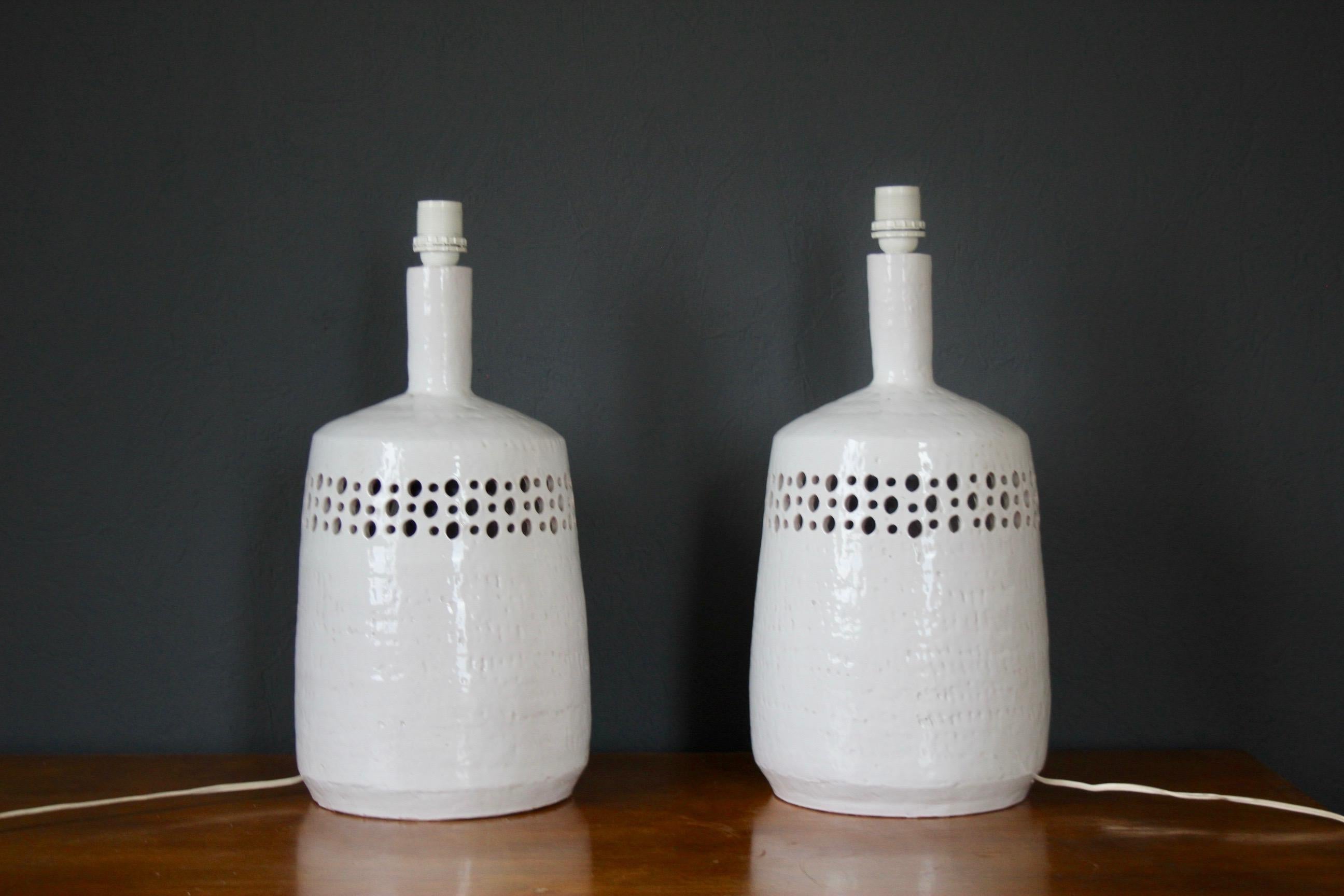 Weißes Paar Keramik-Tischlampen im Angebot 2