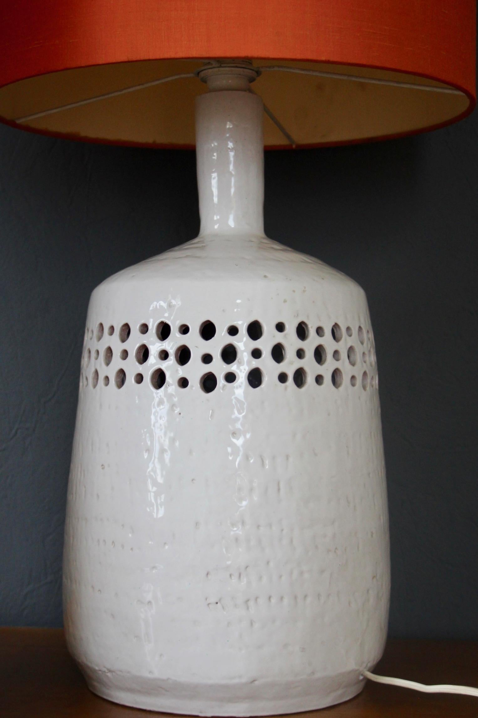 Weißes Paar Keramik-Tischlampen im Angebot 4