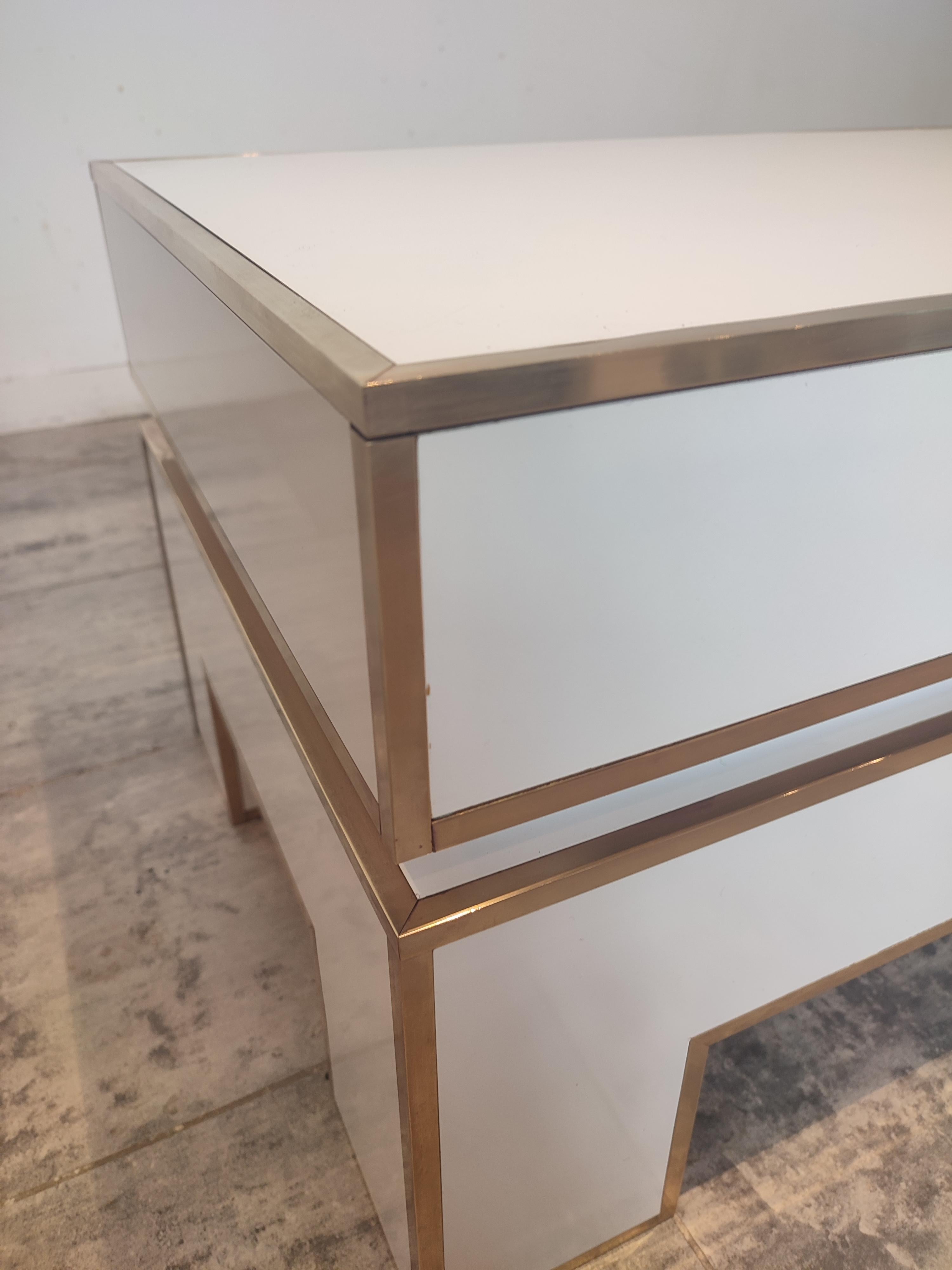 Paire de tables de nuit blanches d'Alain Delon pour Maison Jansen Bon état - En vente à Waasmunster, BE