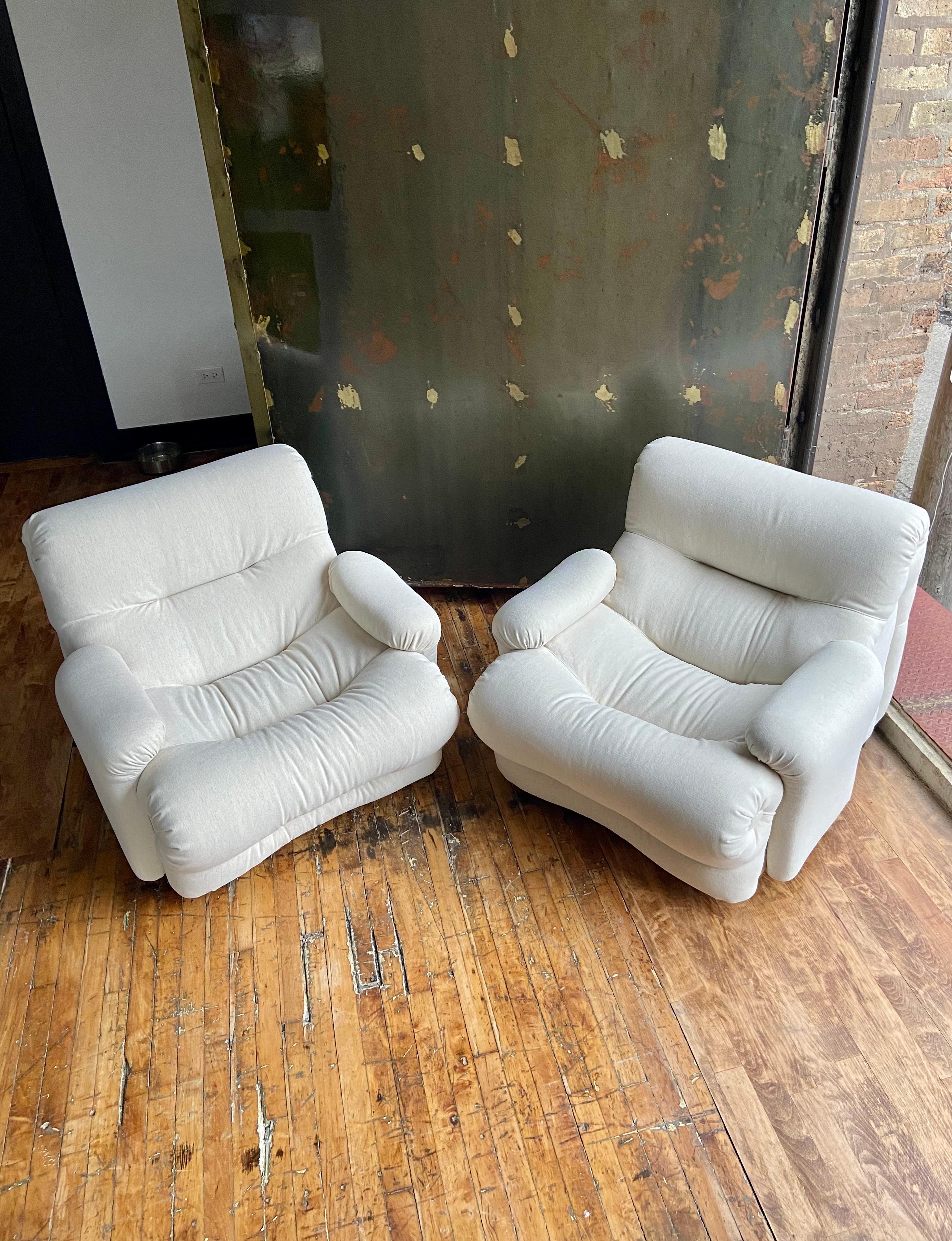 White Lounge Chairs by Emilio Guarnacci and Felix Padovano Pair For Sale 3