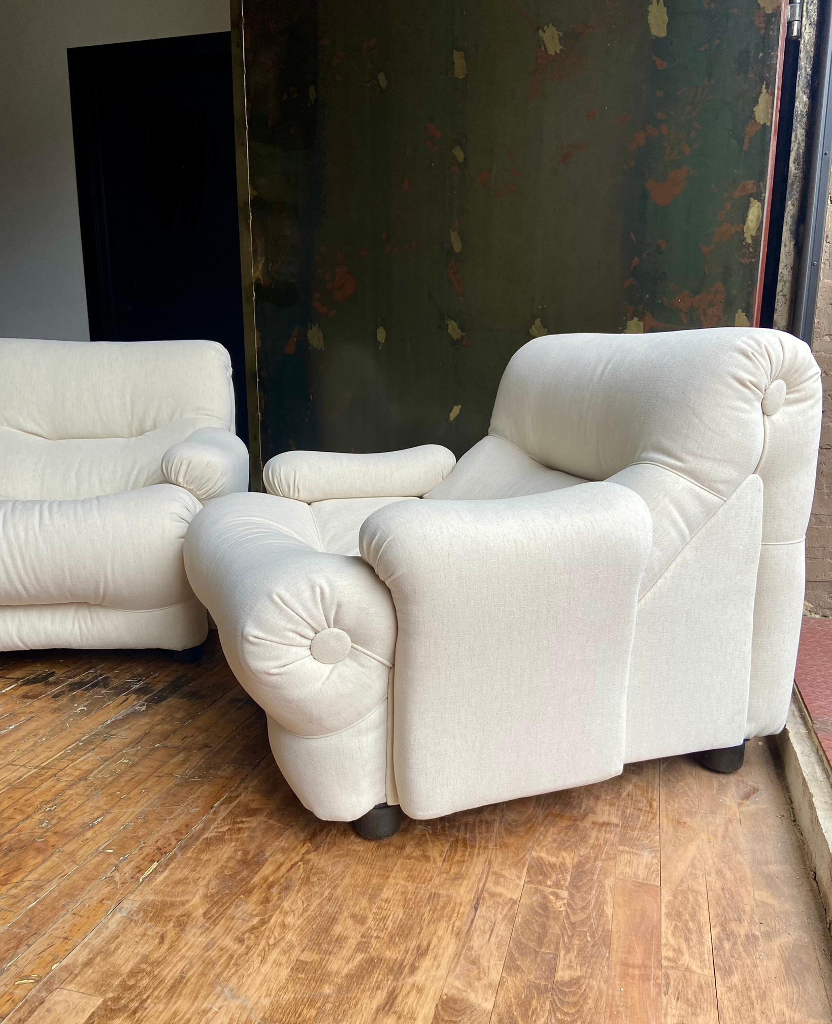 Mid-20th Century White Lounge Chairs by Emilio Guarnacci and Felix Padovano Pair For Sale