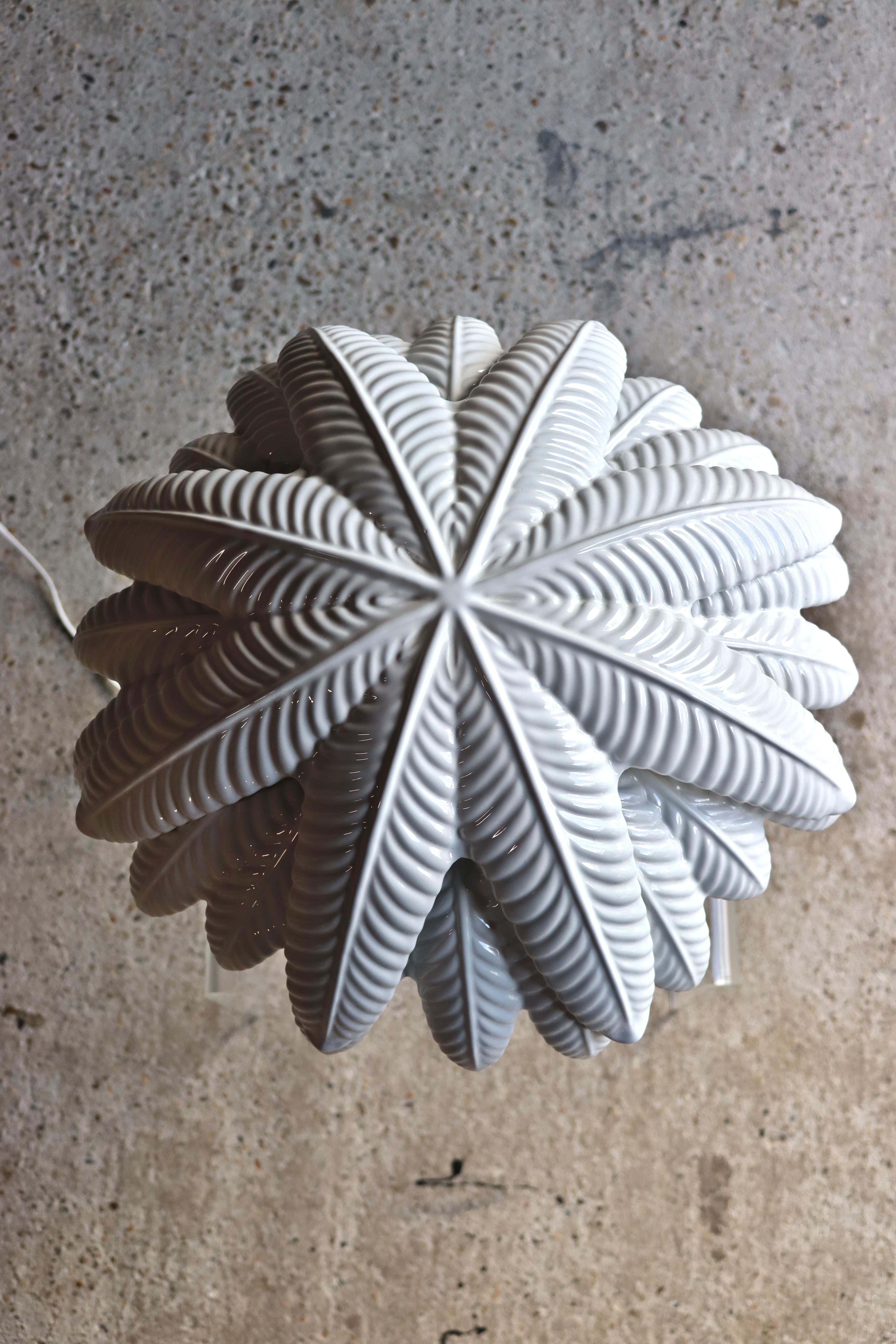 Weißer Palmenbaum - Tischlampe - Keramik - Metall - Italien - 1970er (Ende des 20. Jahrhunderts) im Angebot