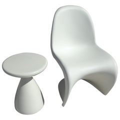 Weißer Panton-Stuhl von Verner Panton für Vitra mit seitlichem Hocker