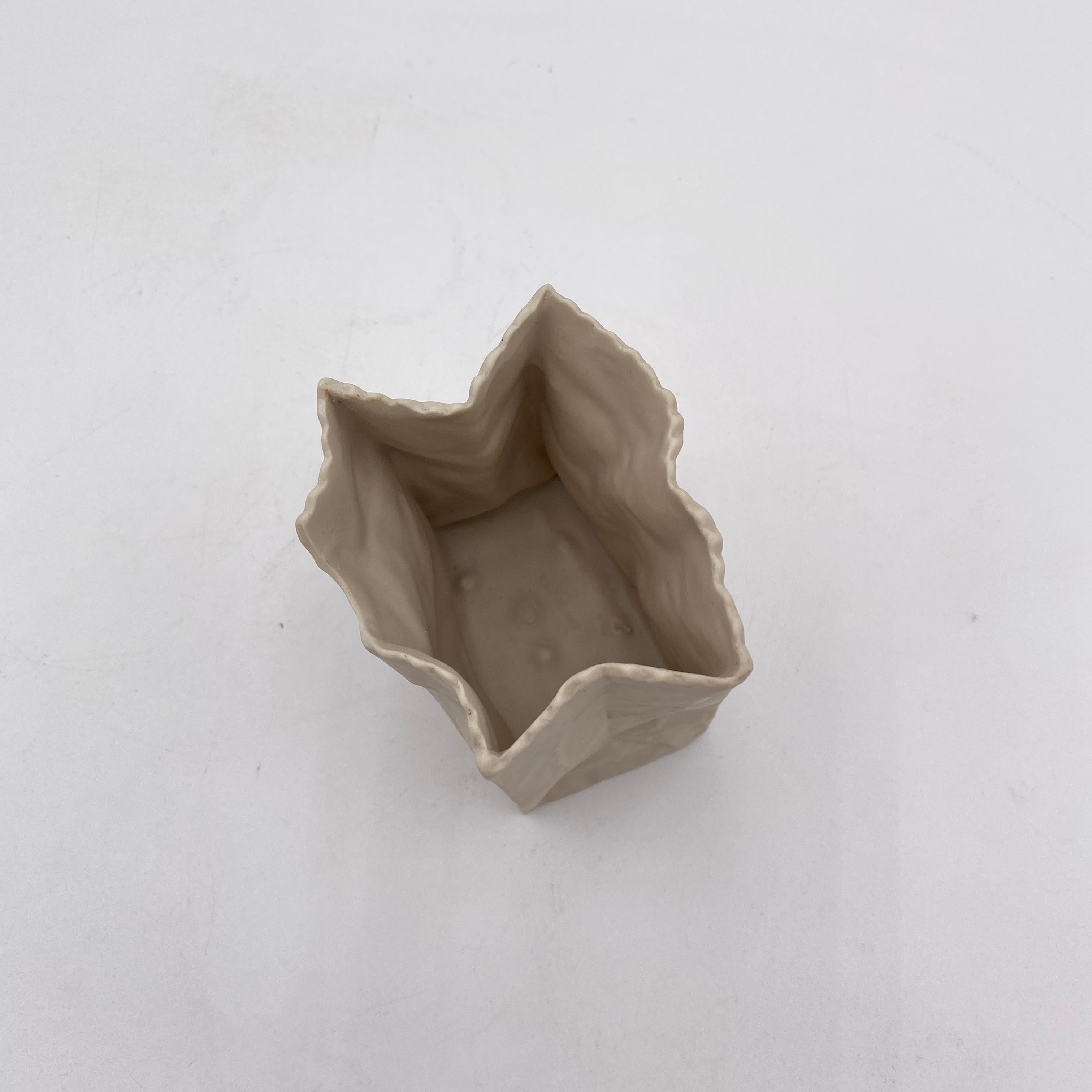 Jarrón blanco para bolsas de papel by Ceramic Illusions California Años 70 en venta 1