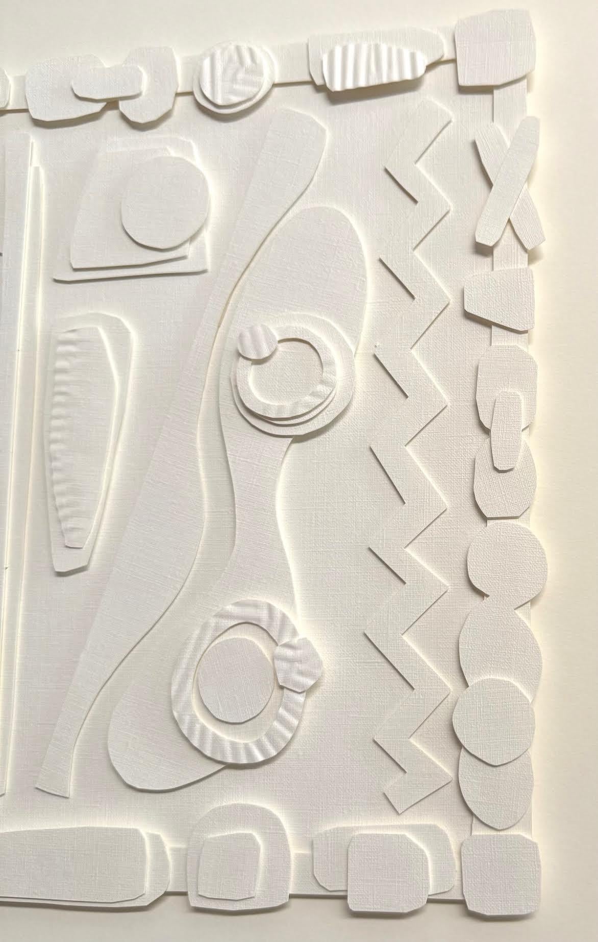 Collage de papel blanco de la artista estadounidense Nurit Amdur, EE.UU., Contemporáneo Estadounidense en venta