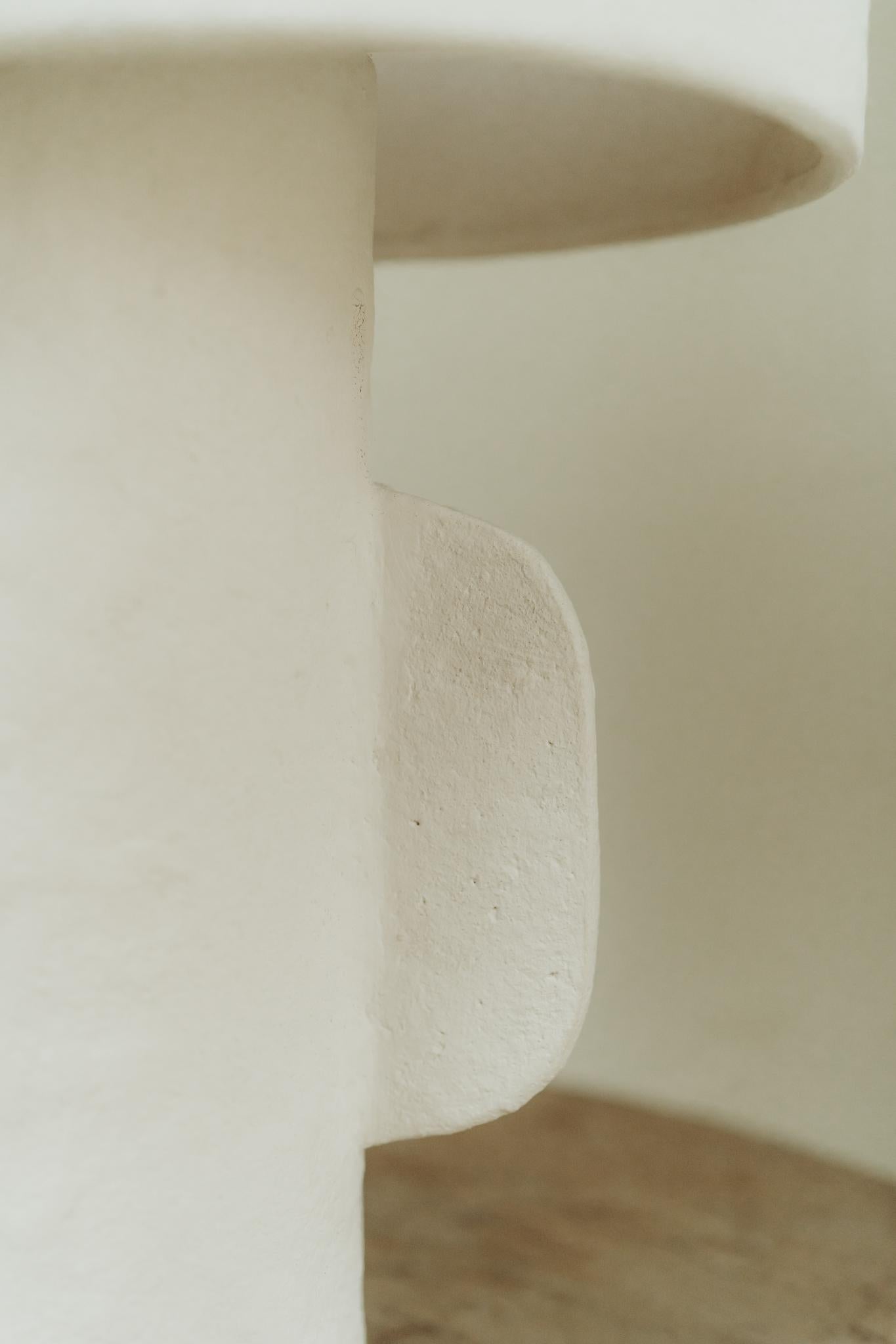 White Papier Maché ovalshaped Table Lamp In New Condition For Sale In Brecht, BE