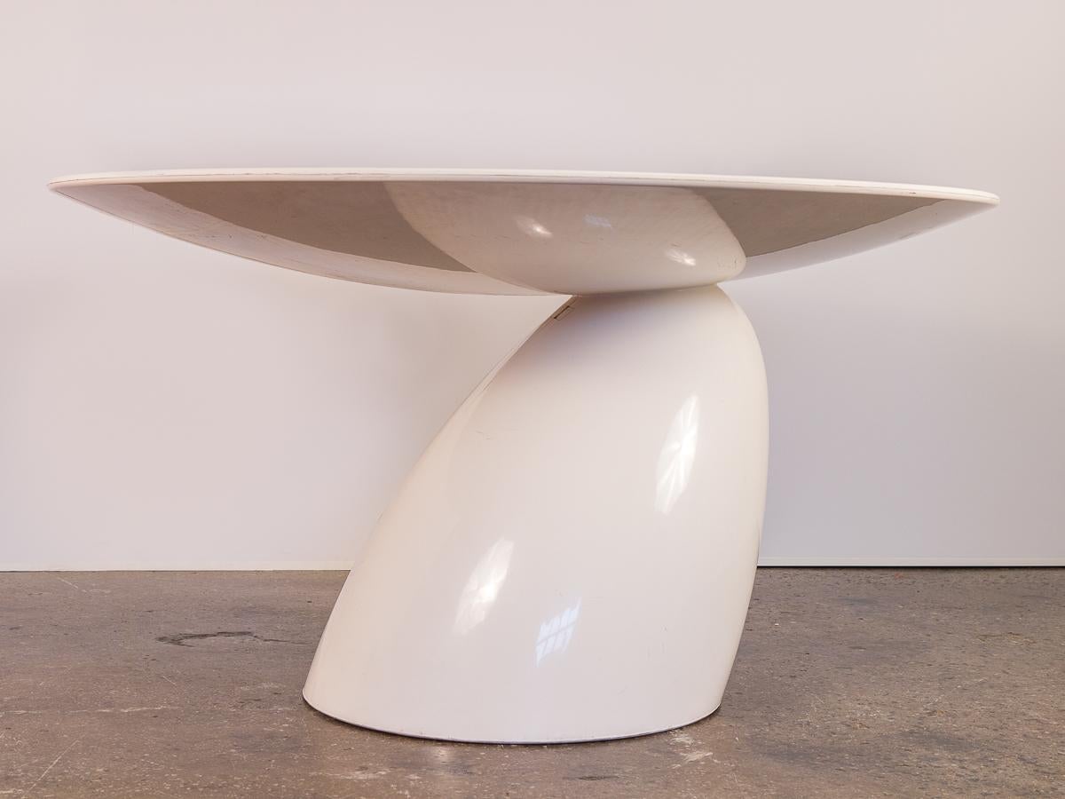 Parabel round dining table by Finnish designer Eero Aarnio. A brilliant Space Age dining table visually weightless and austere. Cantilever pedestal base is spectacular from all angles. Designed in 1993, our vintage example is from the earlier 2000s