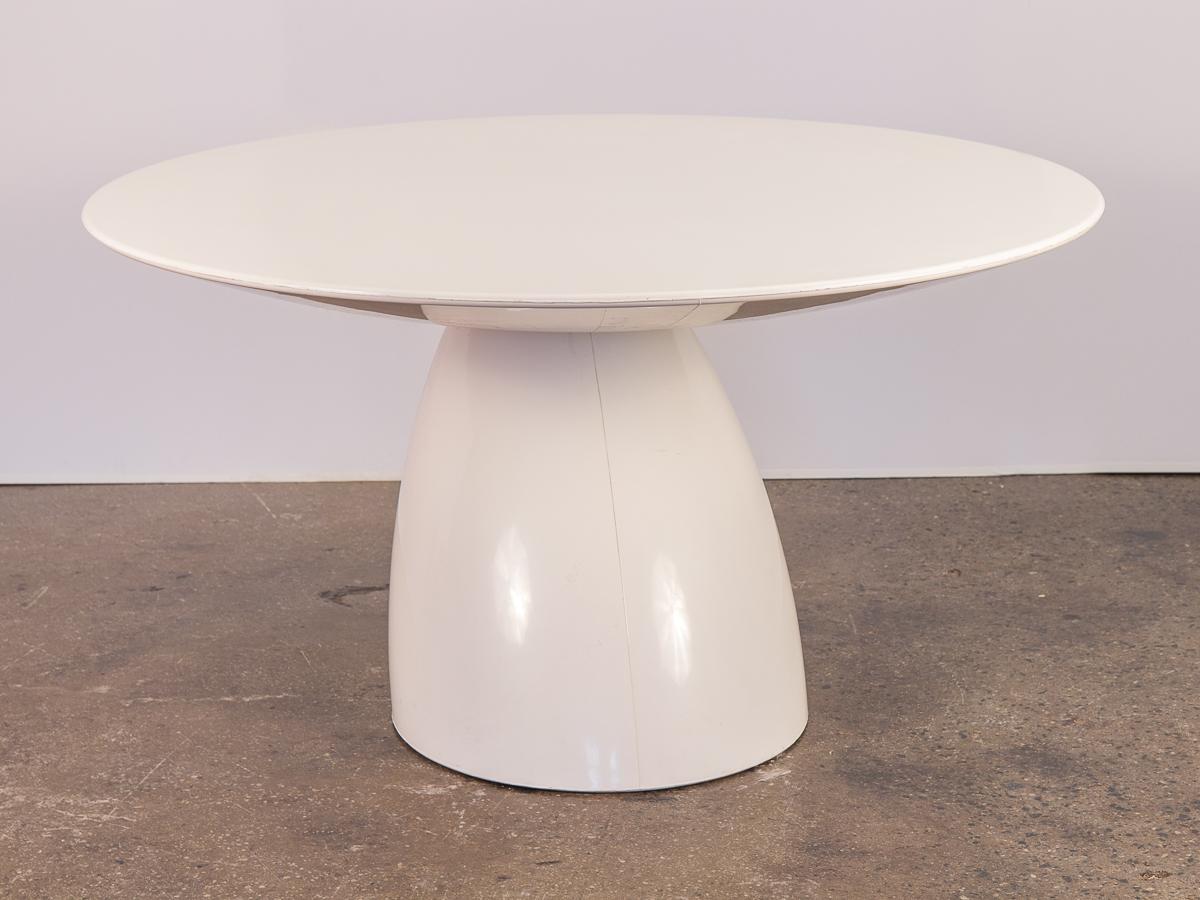 Modern White Parabel Round Dining Table by Eero Aarnio