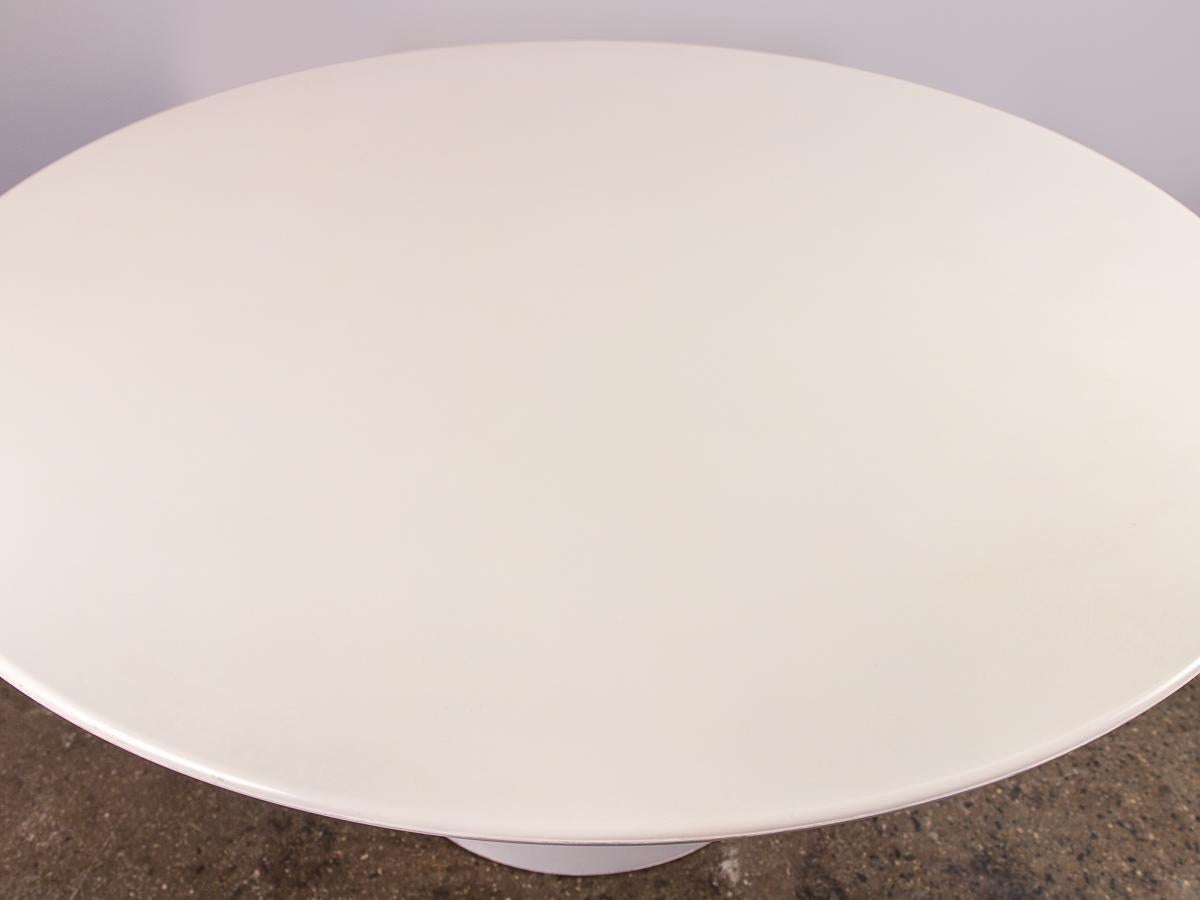 Finnish White Parabel Round Dining Table by Eero Aarnio