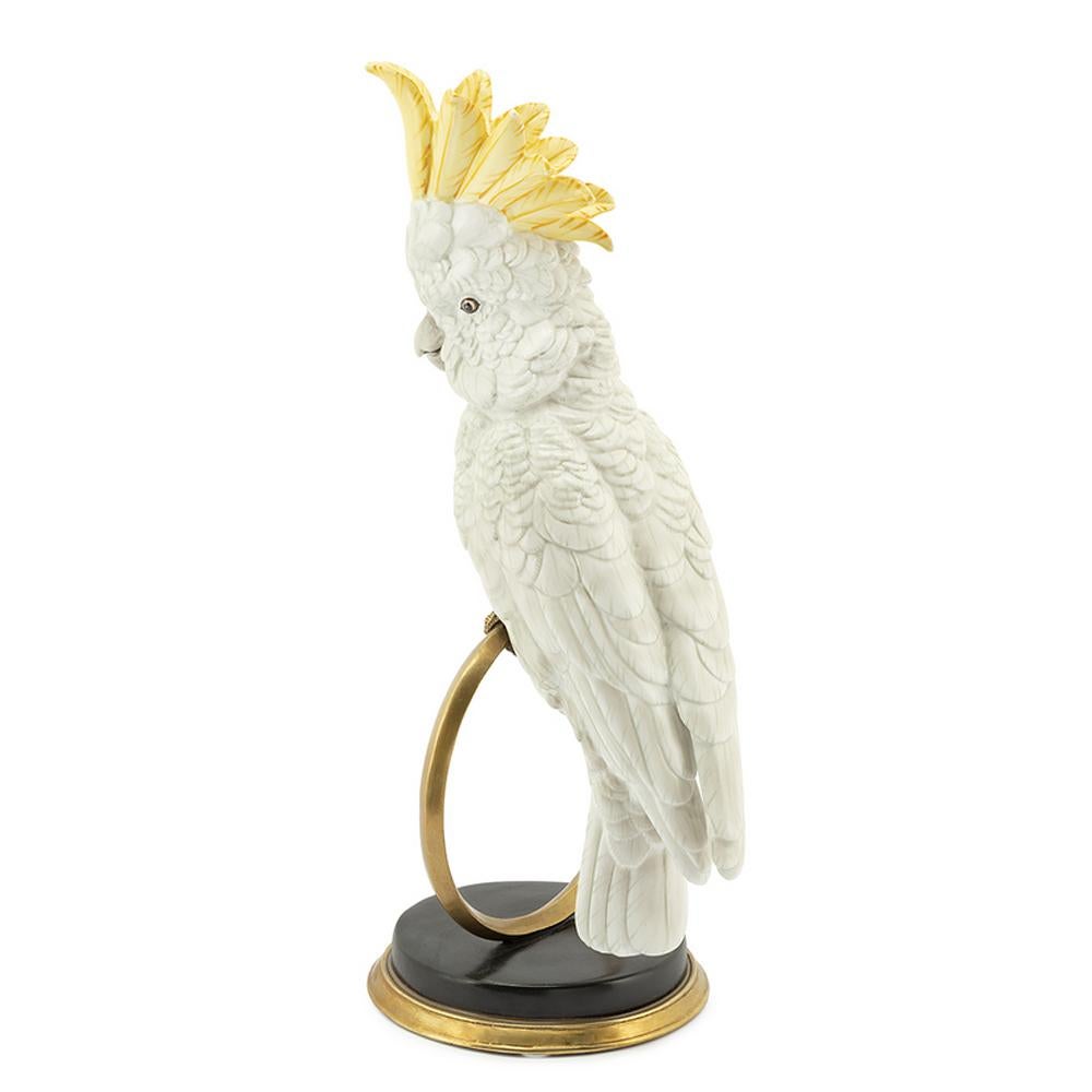 Weißer Papagei auf Ring-Skulptur aus weißem Porzellan (Italienisch) im Angebot