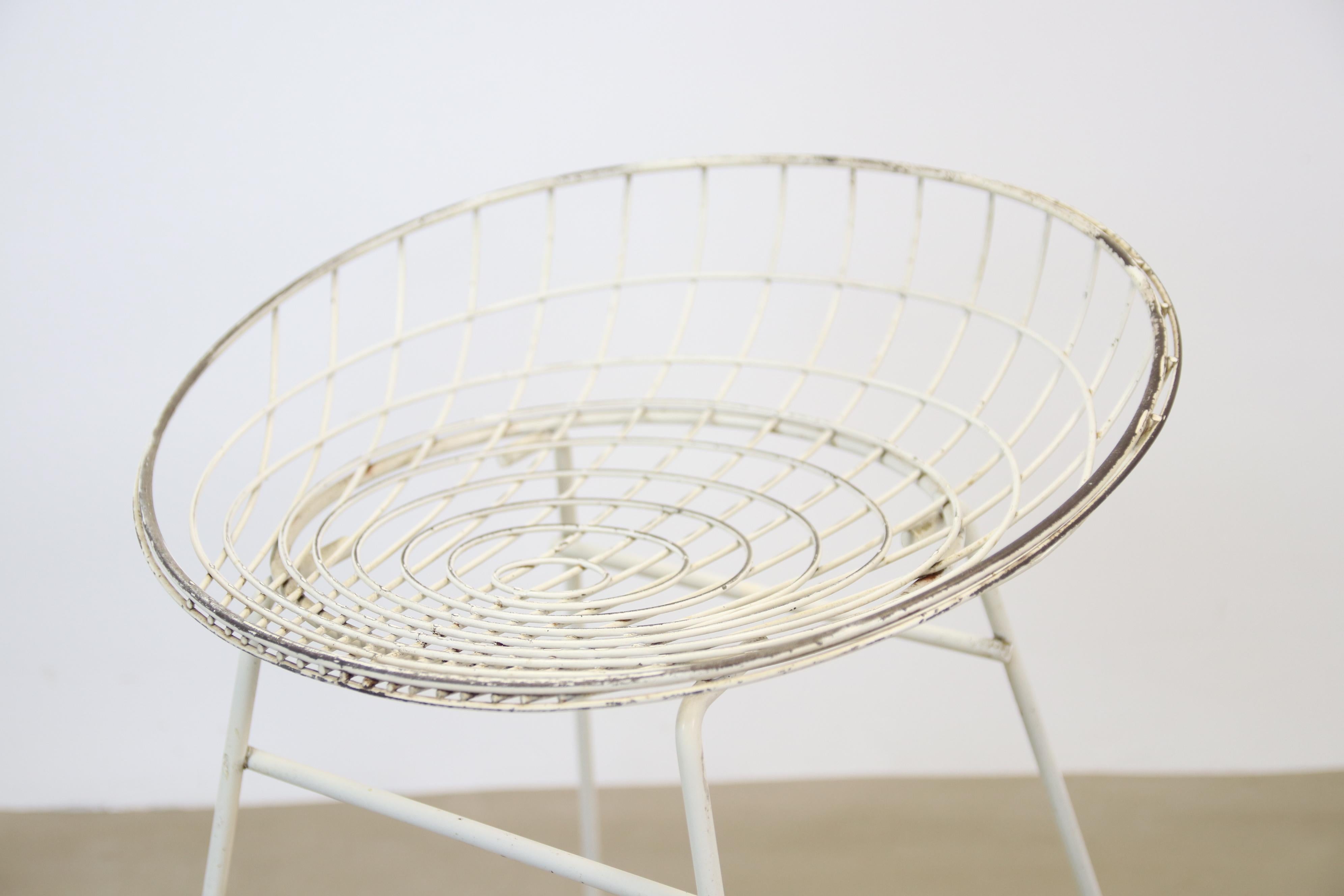 White Pastoe KM05 Wire Stool by Cees Braakman In Fair Condition In Amsterdam, Noord Holland