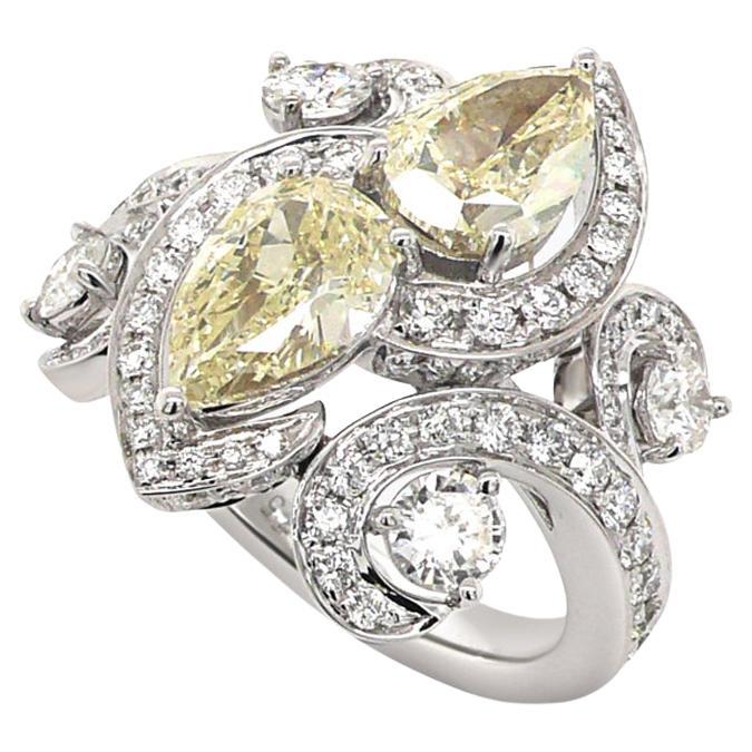 White & Pear Drop Shape Yellow Diamond 18K White Gold Sparkle Ring For Sale
