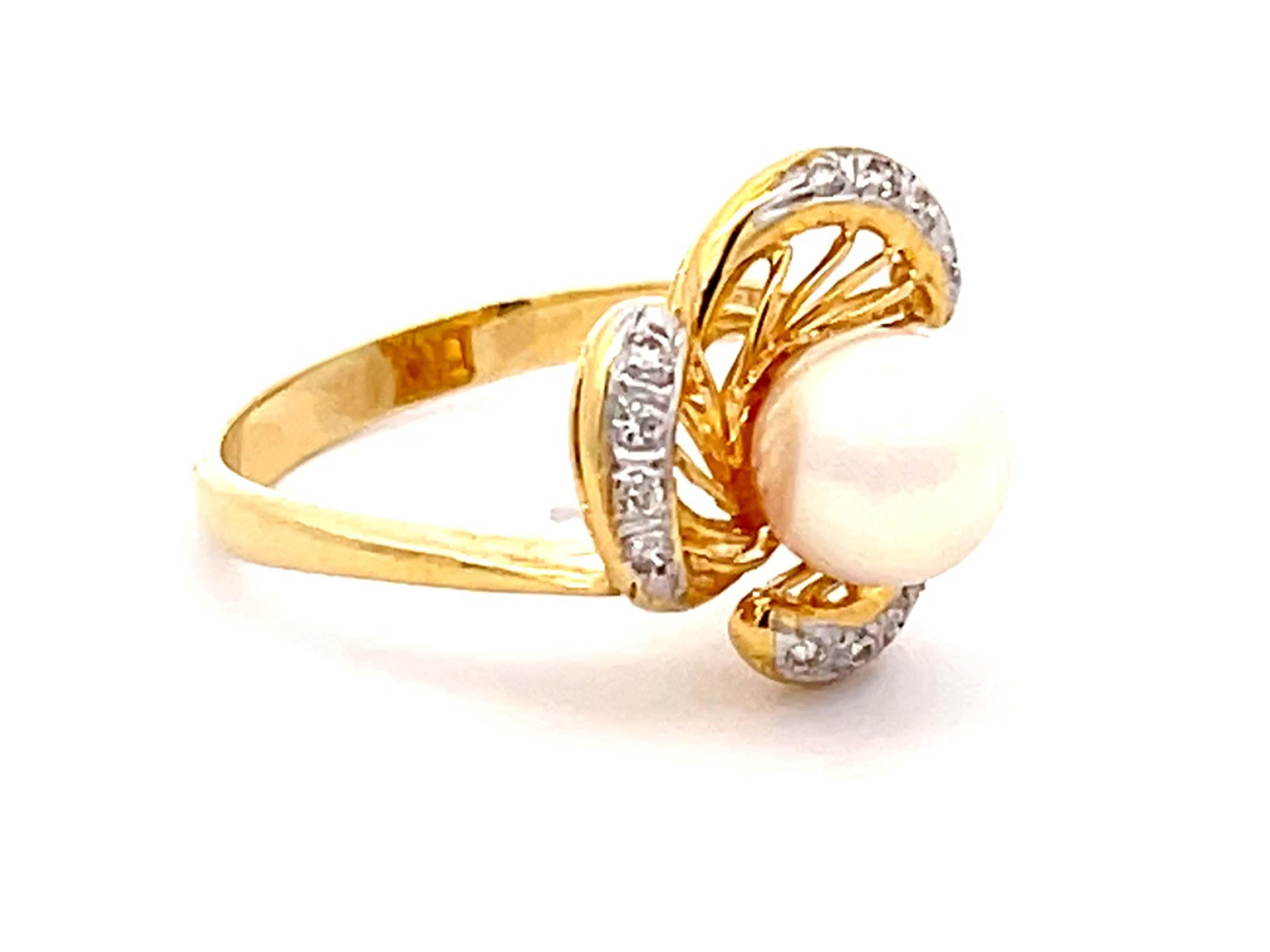 Modern White Pearl and Diamond Flower Ring in 18K Yellow Gold For Sale