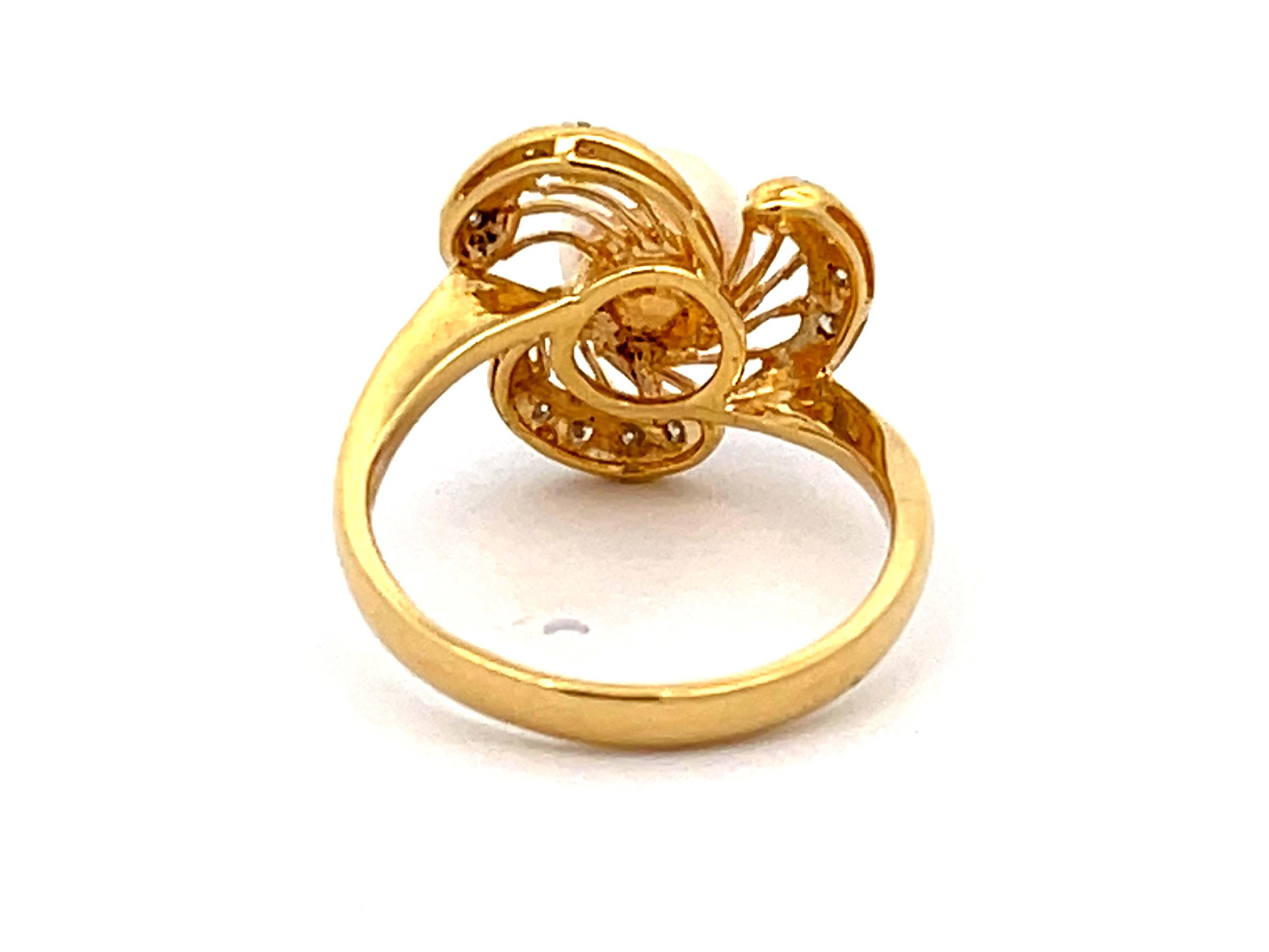 White Pearl and Diamond Flower Ring in 18K Yellow Gold For Sale 1