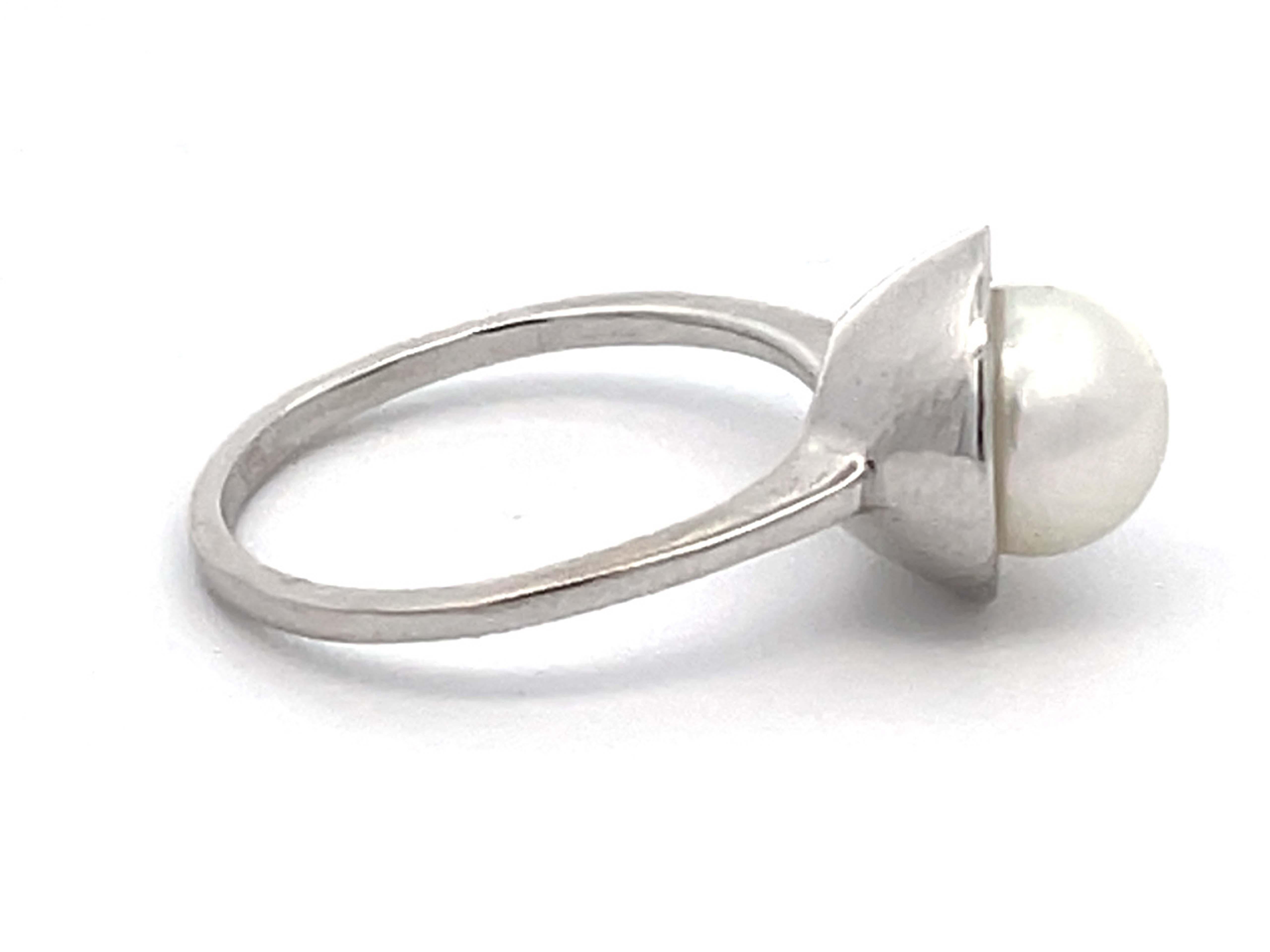 White Pearl and Diamond Ring in 14k White Gold In Excellent Condition For Sale In Honolulu, HI