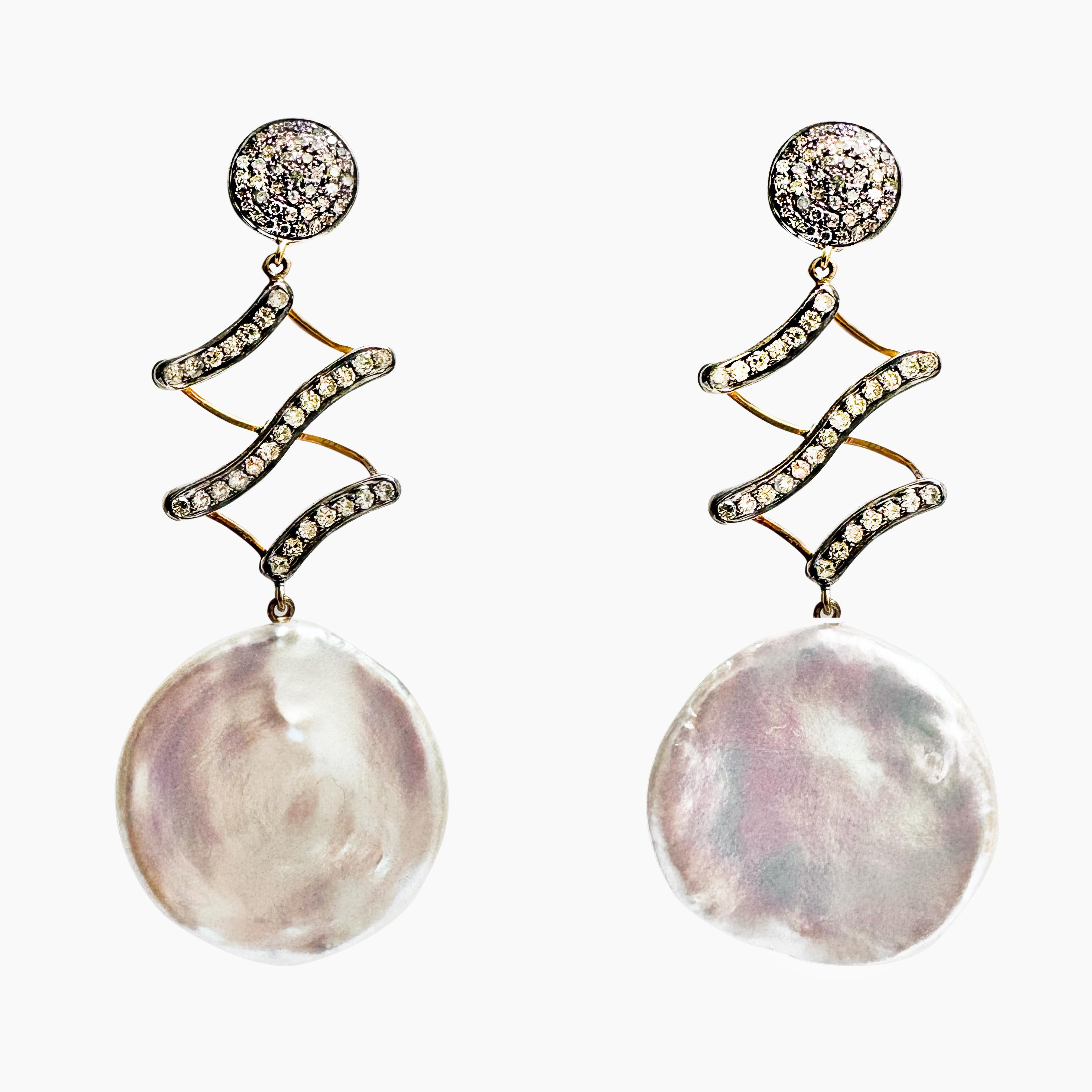 Perlina Orecchini espandibili con perle bianche e pave di diamanti in vendita