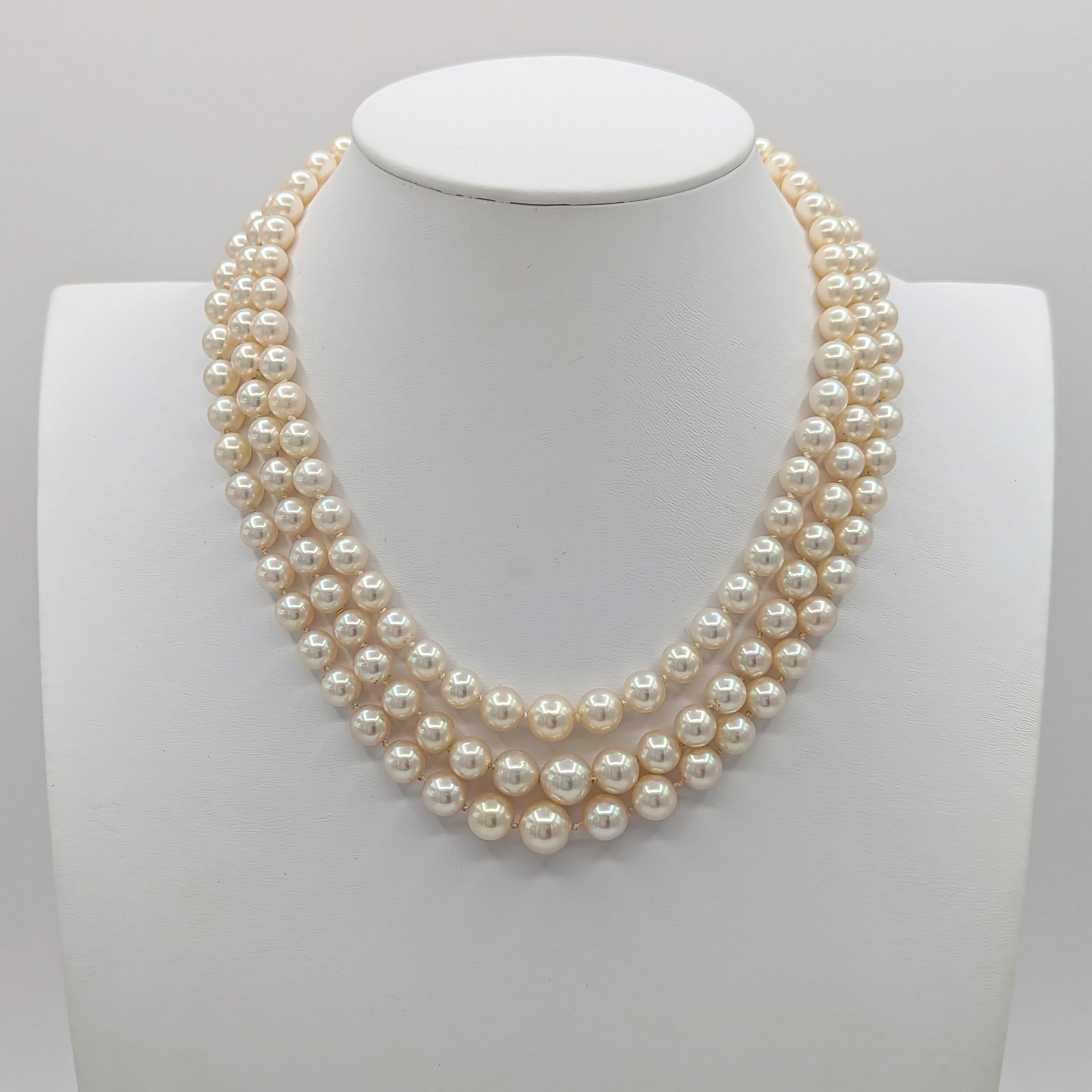 Taille ronde Collier en or blanc 18 carats, perles blanches et diamants blancs en vente