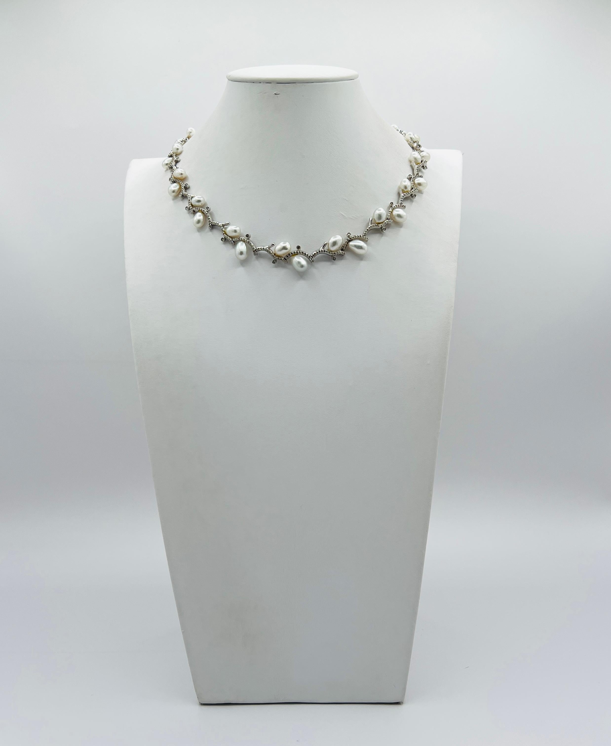 Collana di perle bianche e diamanti bianchi in oro bianco 18 carati In condizioni Nuovo in vendita a Los Angeles, CA