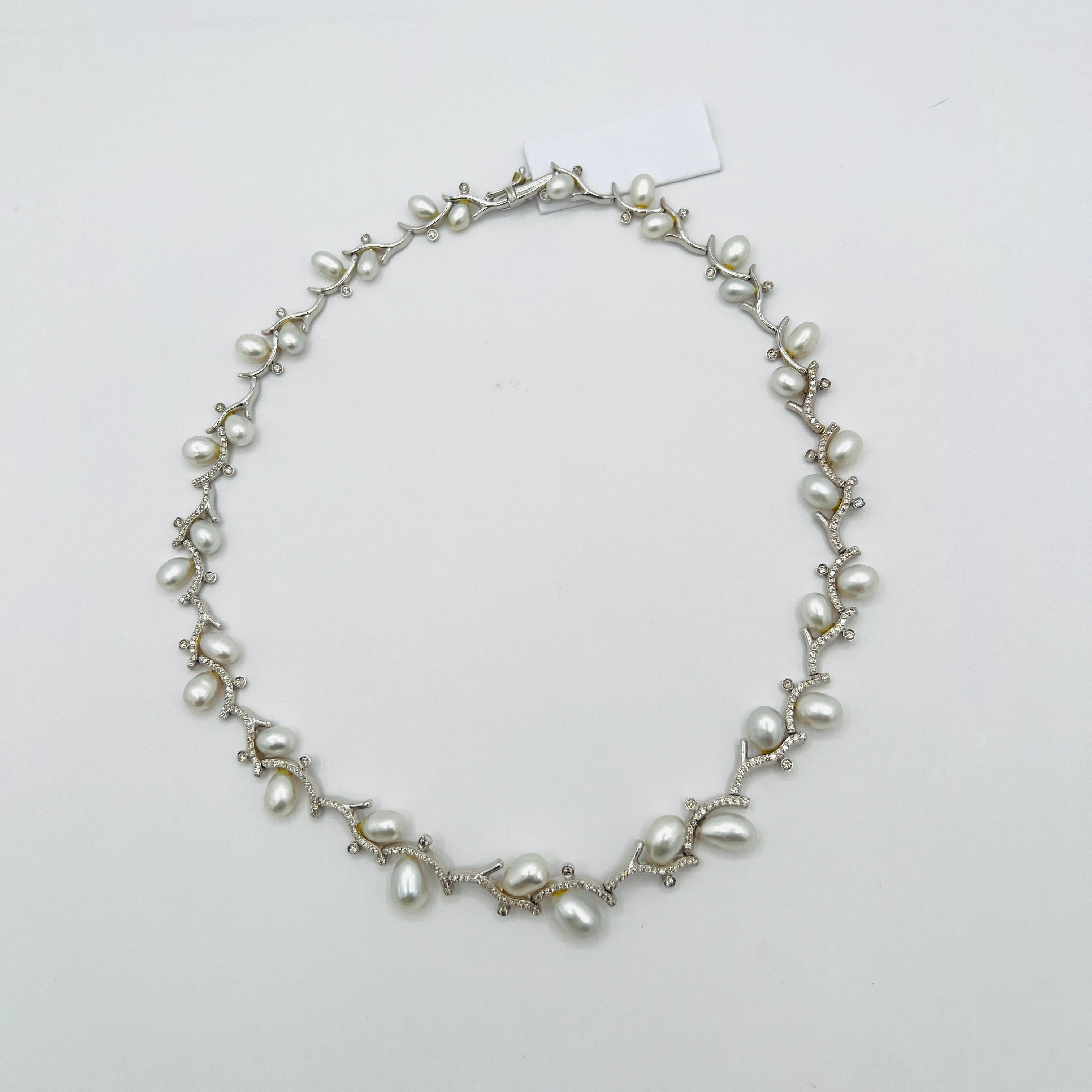 Collana di perle bianche e diamanti bianchi in oro bianco 18 carati in vendita 2