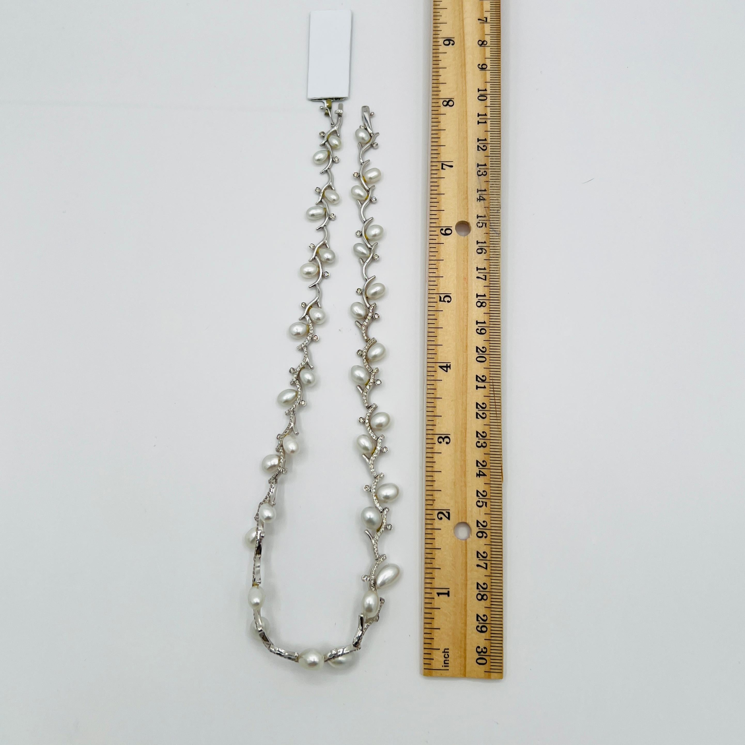 Collana di perle bianche e diamanti bianchi in oro bianco 18 carati in vendita 3