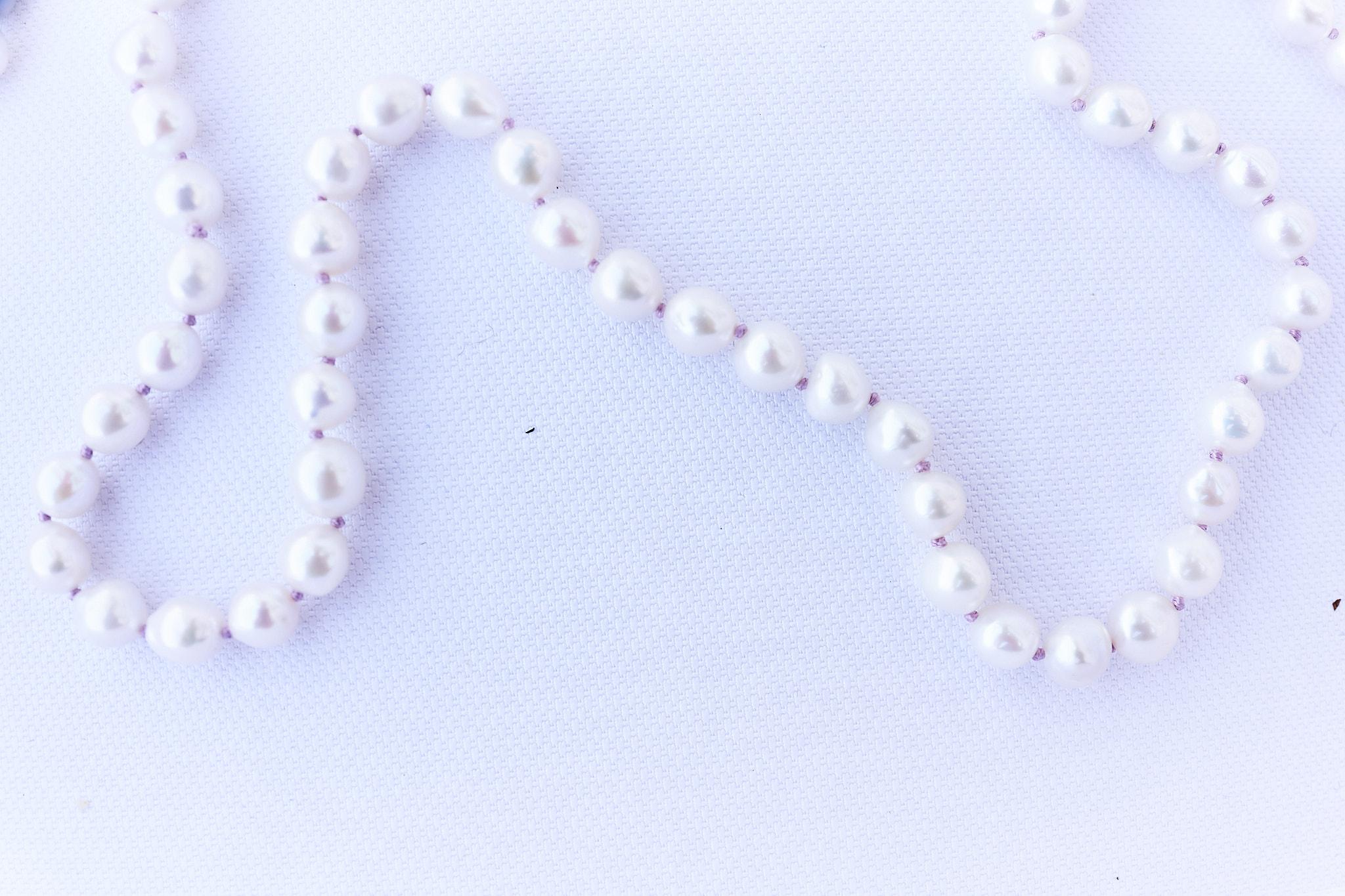 J Dauphin Collier à chaîne en argent avec perles blanches et perles en vente 2