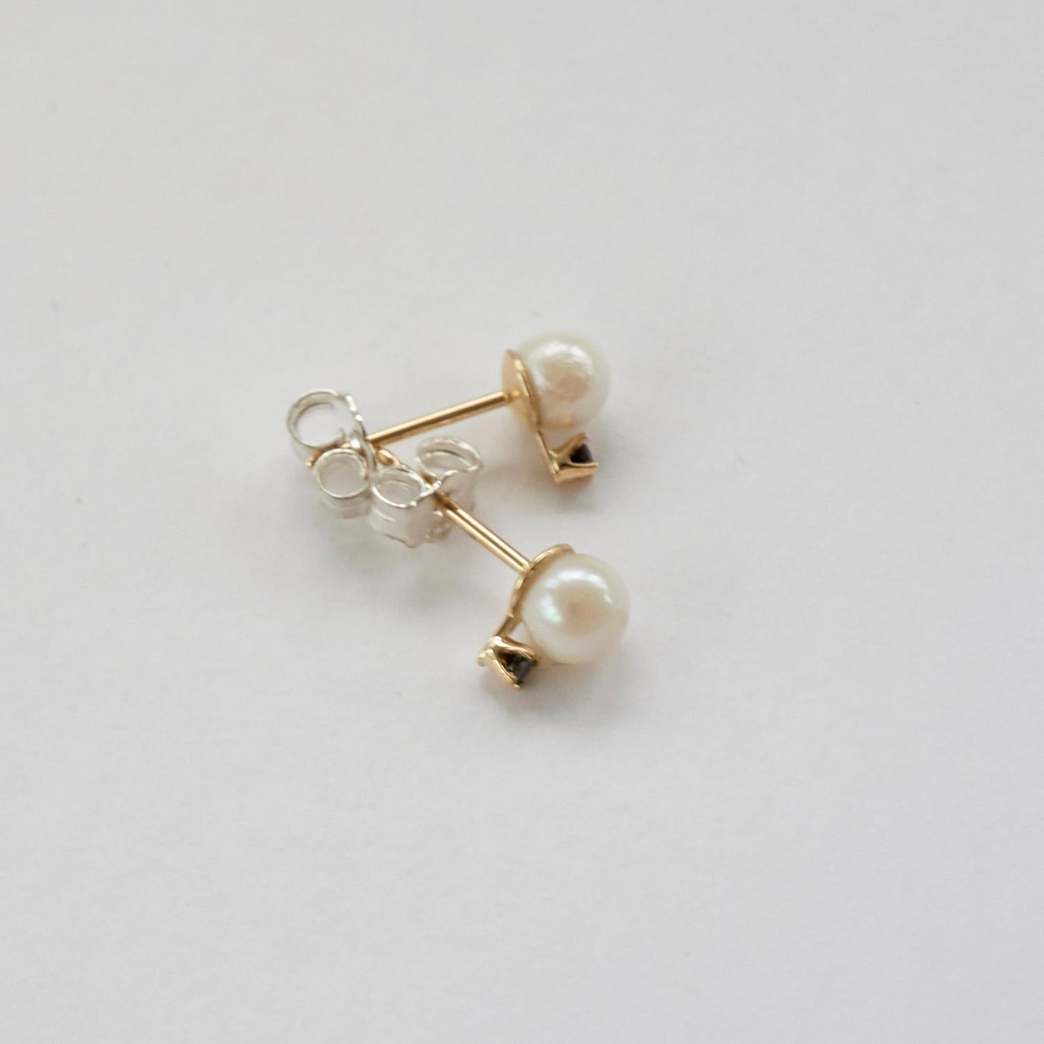 White Pearl Black Diamond Earring Stud Gold J Dauphin In New Condition For Sale In Los Angeles, CA