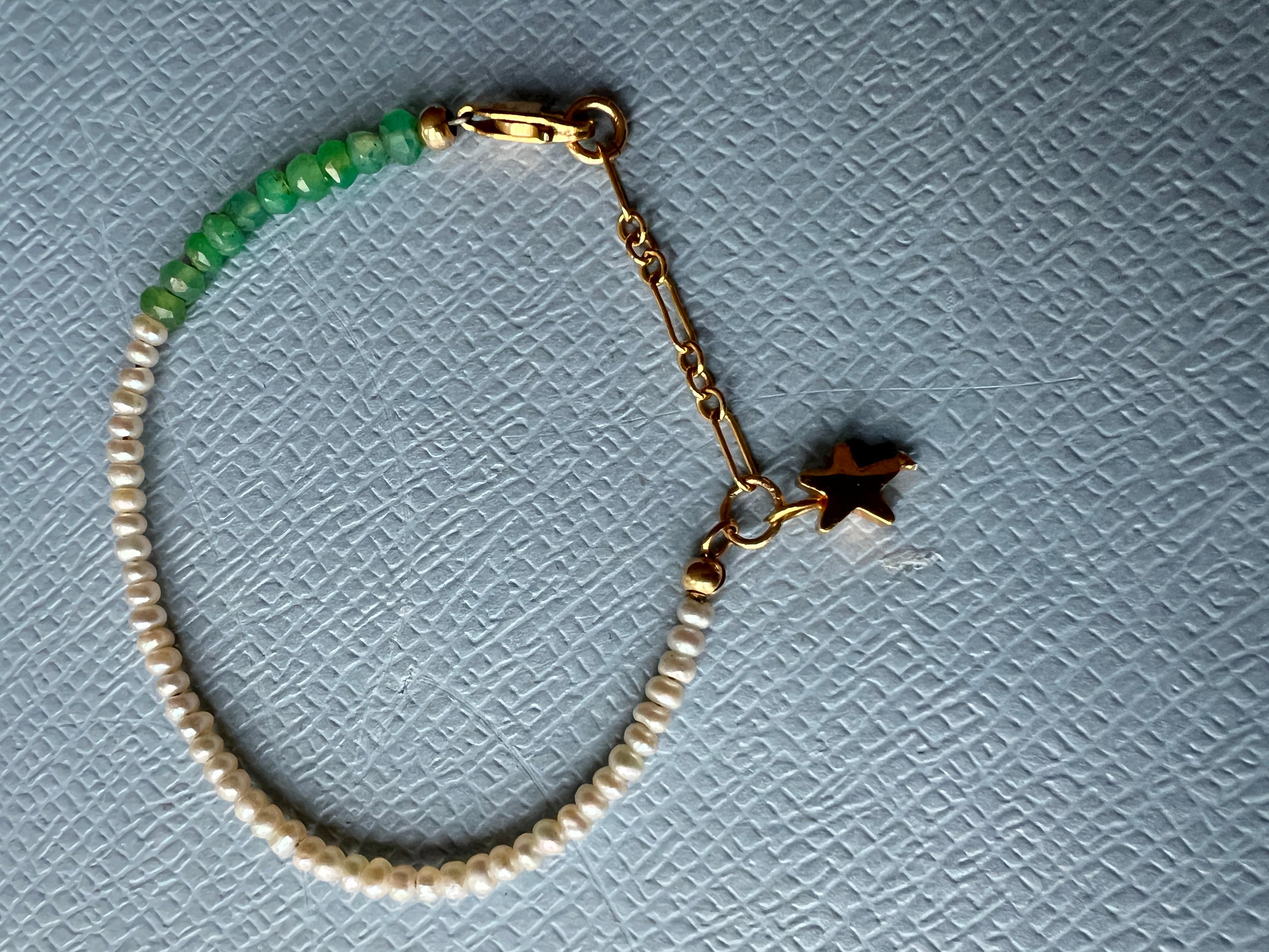 Contemporain Bracelet J Dauphin étoilé en or rempli de chrysoprase blanche en vente