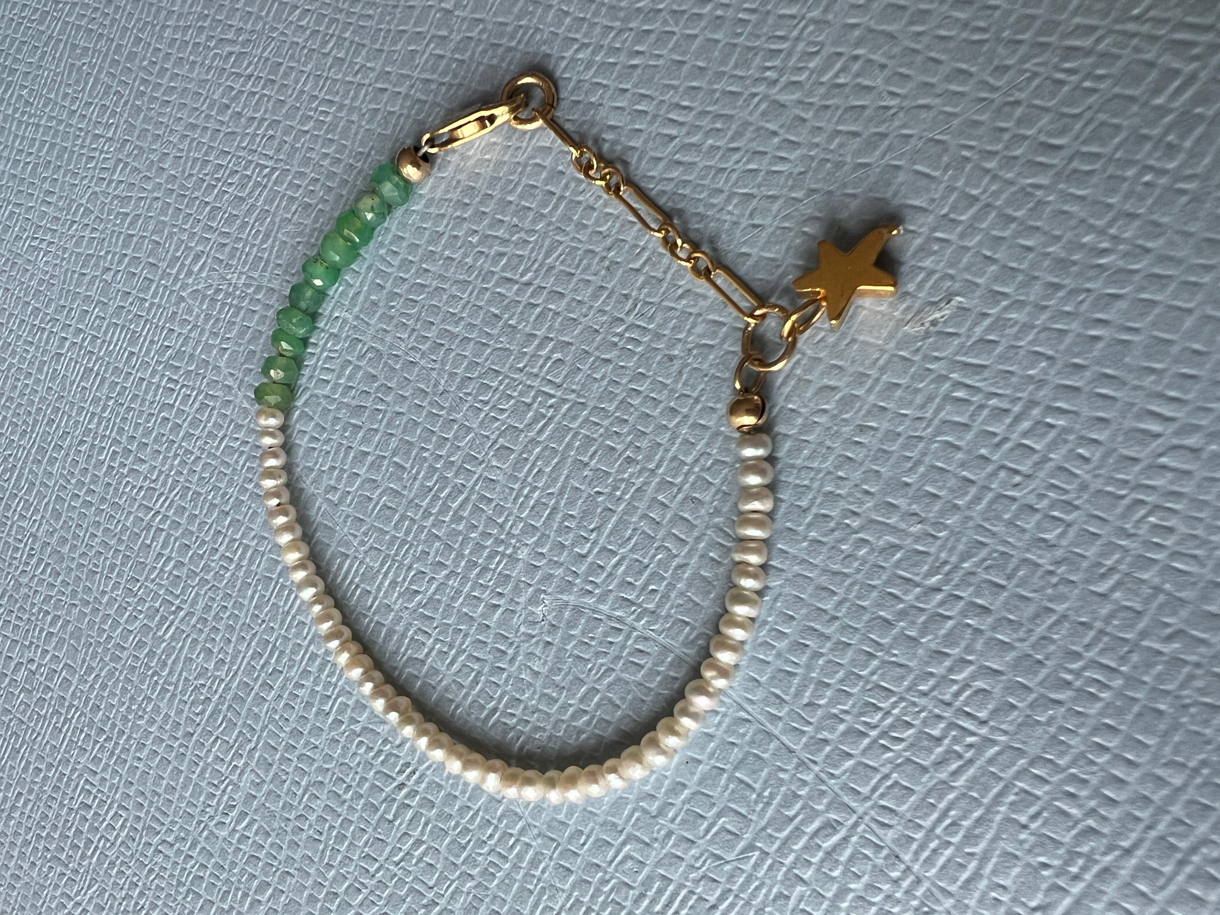 Bracelet J Dauphin étoilé en or rempli de chrysoprase blanche Neuf - En vente à Los Angeles, CA