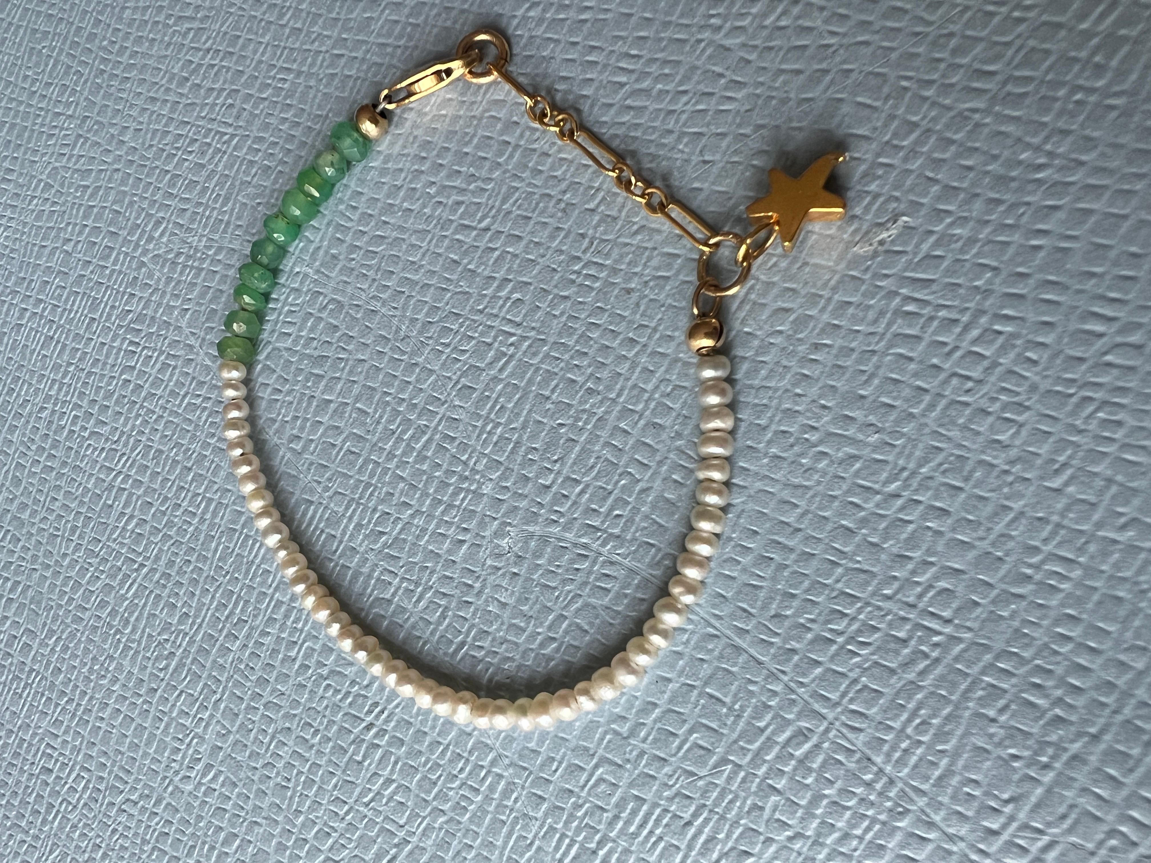 Bracelet J Dauphin étoilé en or rempli de chrysoprase blanche Pour femmes en vente