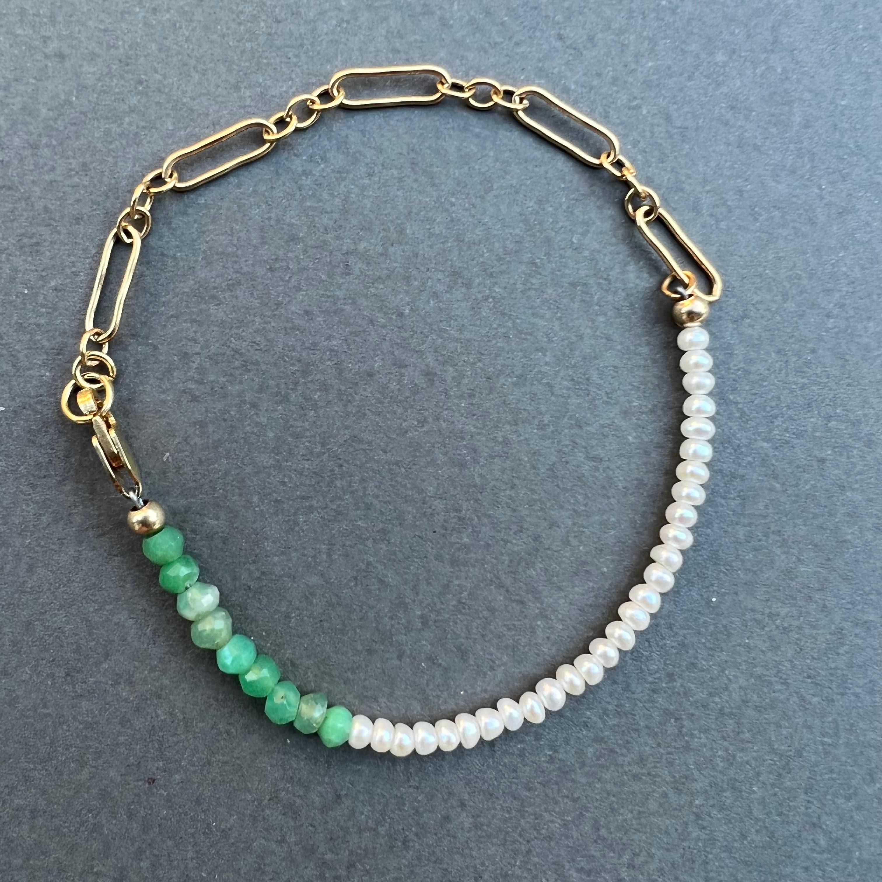 Weiße weiße Perlenkette Armband Grüner Chrysopras Gold gefüllt J Dauphin im Angebot 3