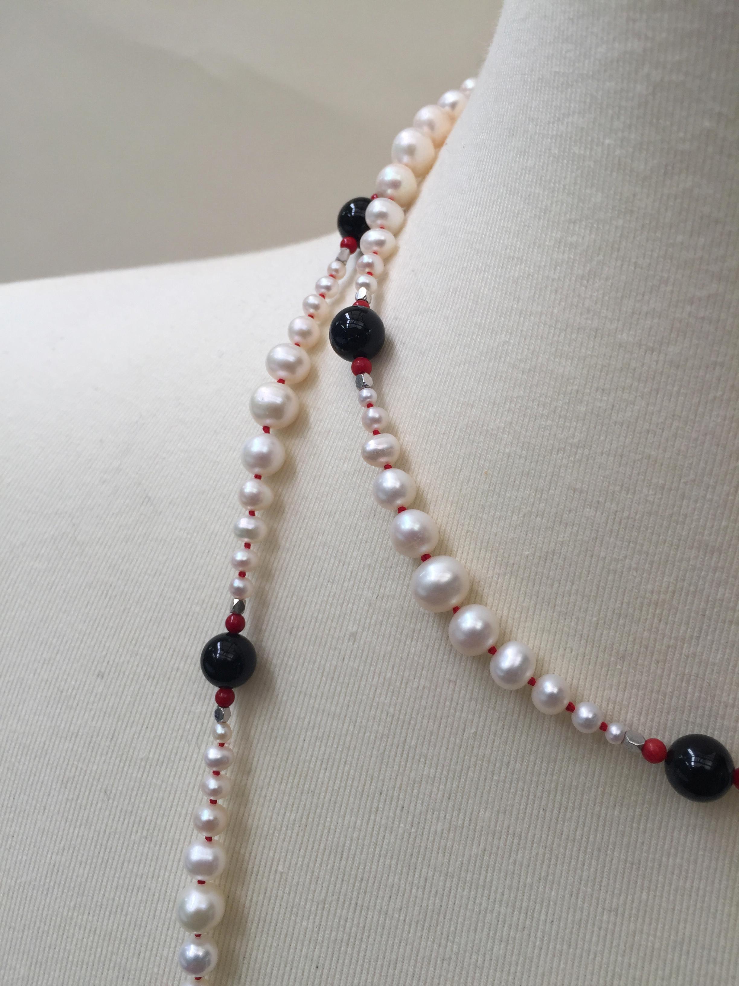  Marina J Collier de perles blanches, de perles, de corail, d'onyx et de perles d'argent avec pompon en forme de Bouddha en corail  Pour femmes 