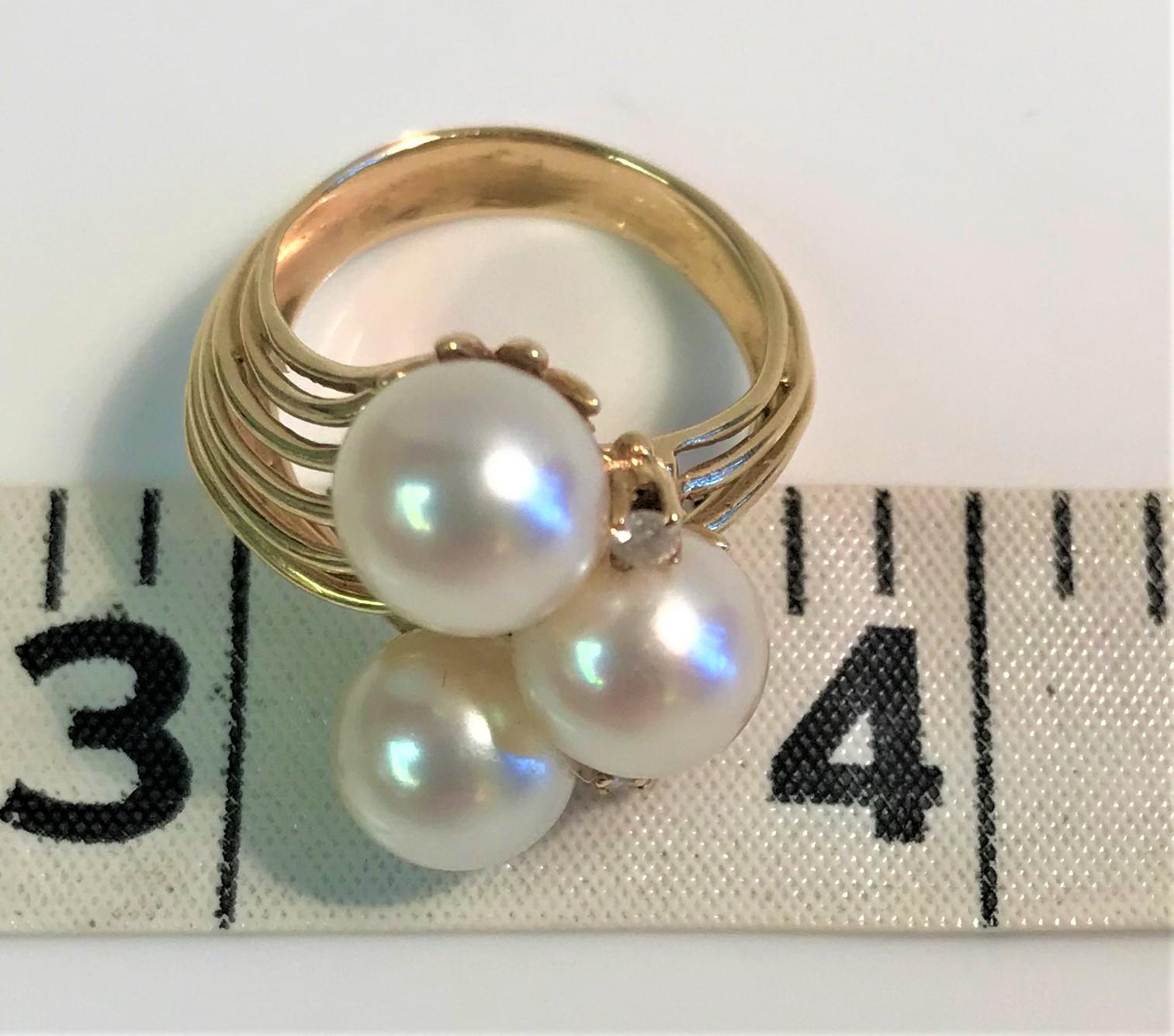 white pearl gold ring