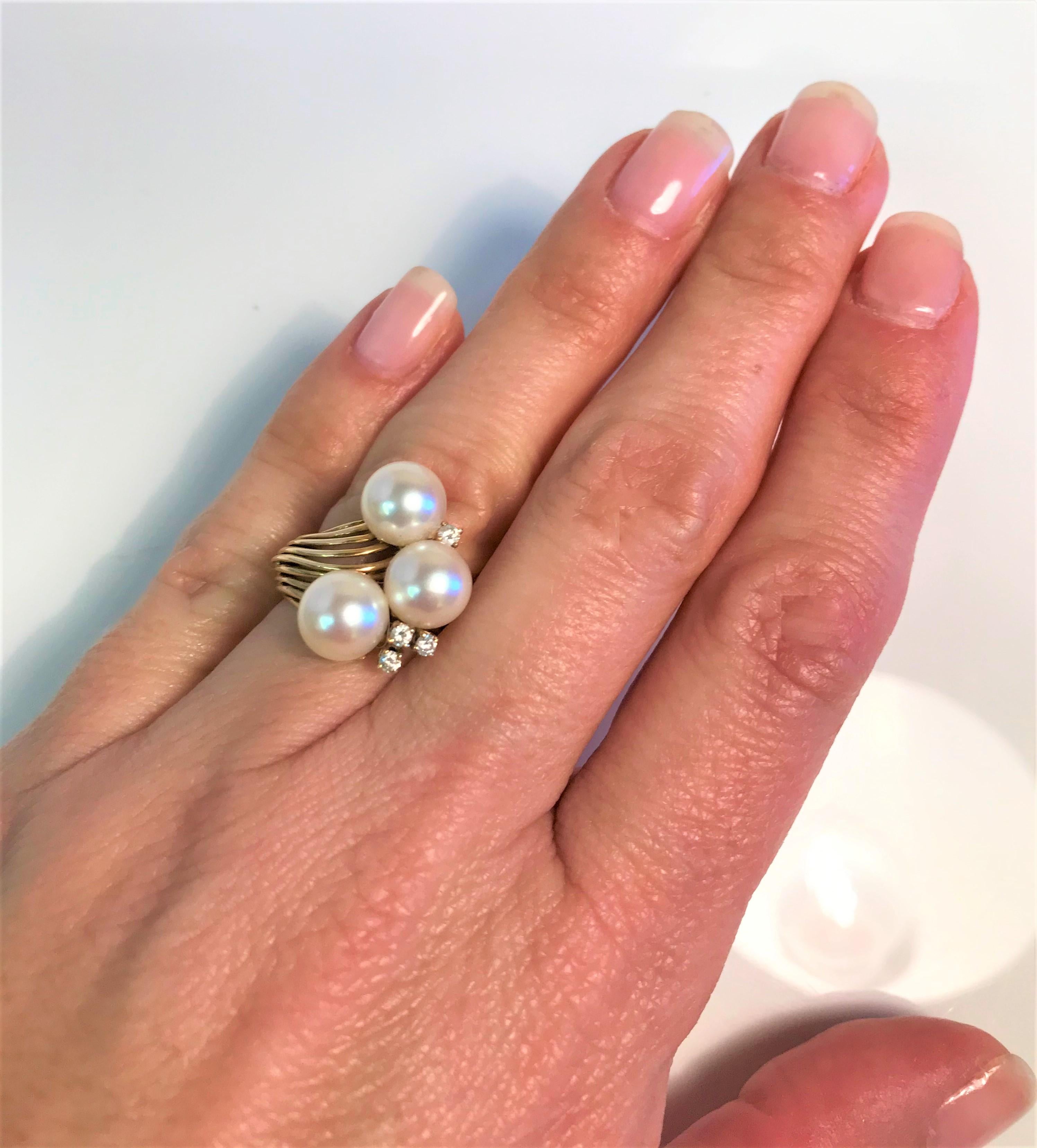 White Pearl Diamond 14K Gold Ring In Good Condition For Sale In Cincinnati, OH