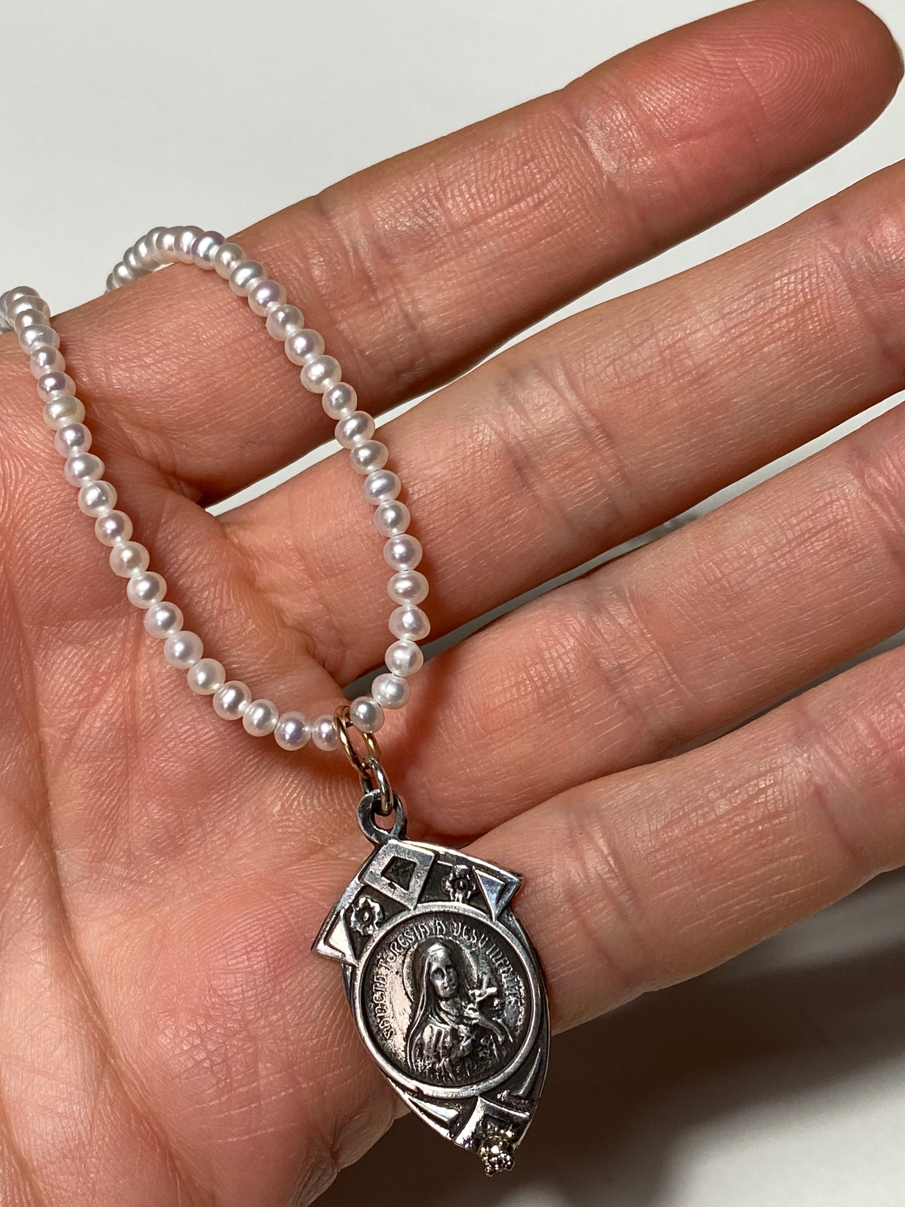 Halskette mit weißer weißer Perle Diamant Jungfrau Maria Perle J Dauphin (Zeitgenössisch) im Angebot