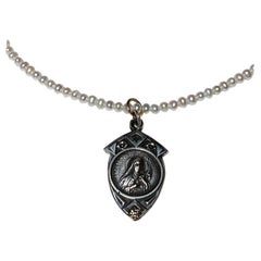 Collana di perle bianche con diamanti della Vergine Maria J DAUPHIN