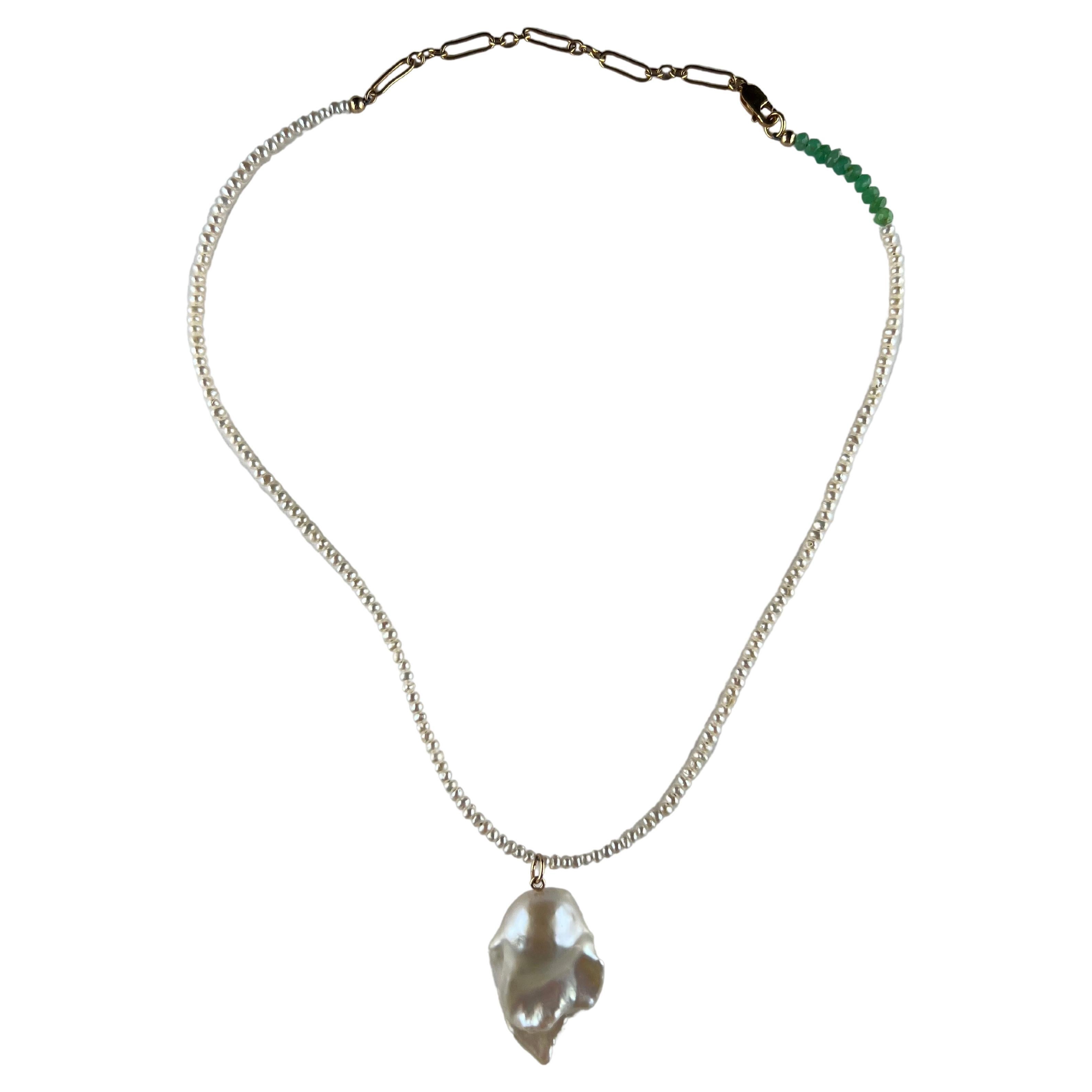 Grand pendentif en forme de goutte en perle blanche sur un collier en chrysoprase et perle de 18
