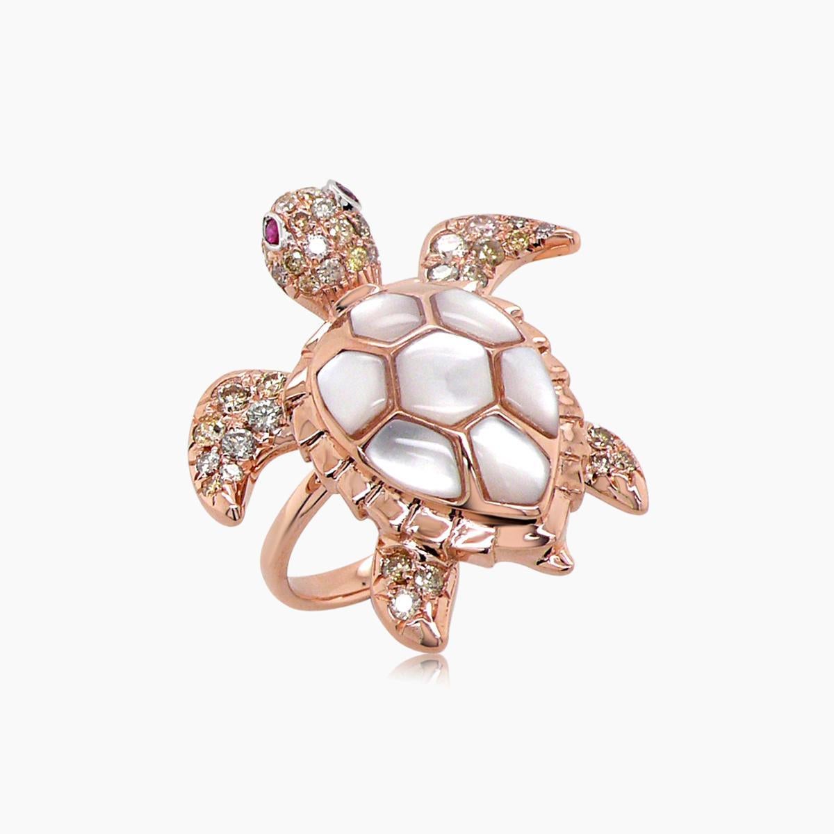 Dimensions: 2.40x2.60x2.50cm
Color: 18K Rose Gold
Materials:
