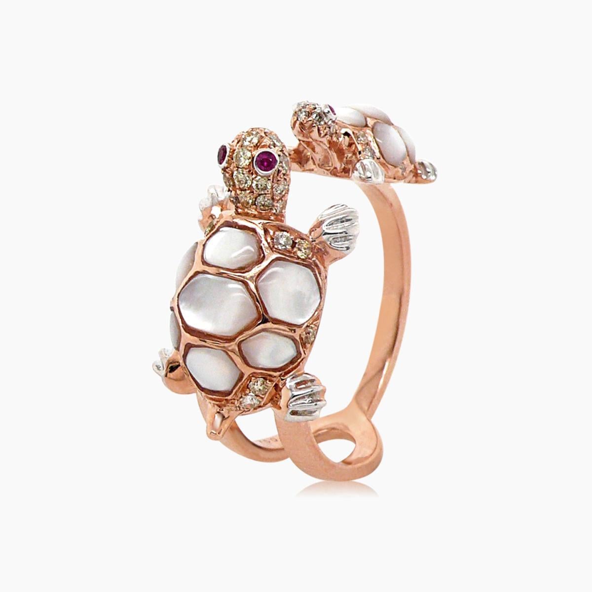 Dimensions: 2.50x1.10x2.60cm
Color: 18K Rose Gold
Materials:
