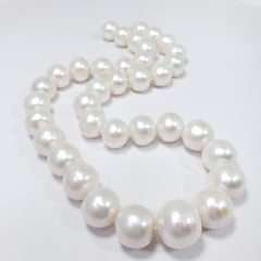 Collier à cordes nouées graduées en or jaune 14 carats avec perles des mers du Sud