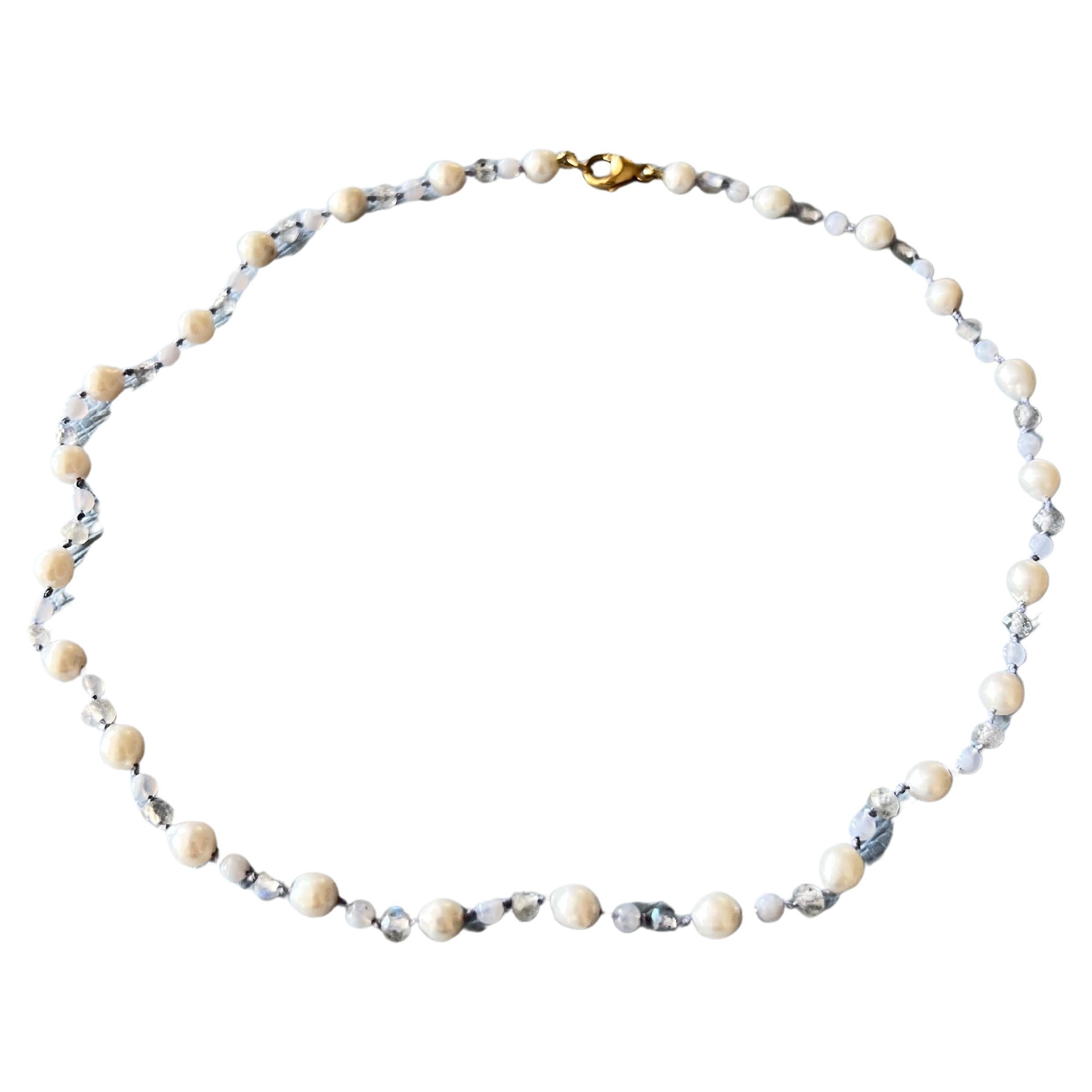 Choker-Halskette aus weißem Perlen- Labradorit und blauem Spitzen-Achat J Dauphin im Angebot 1