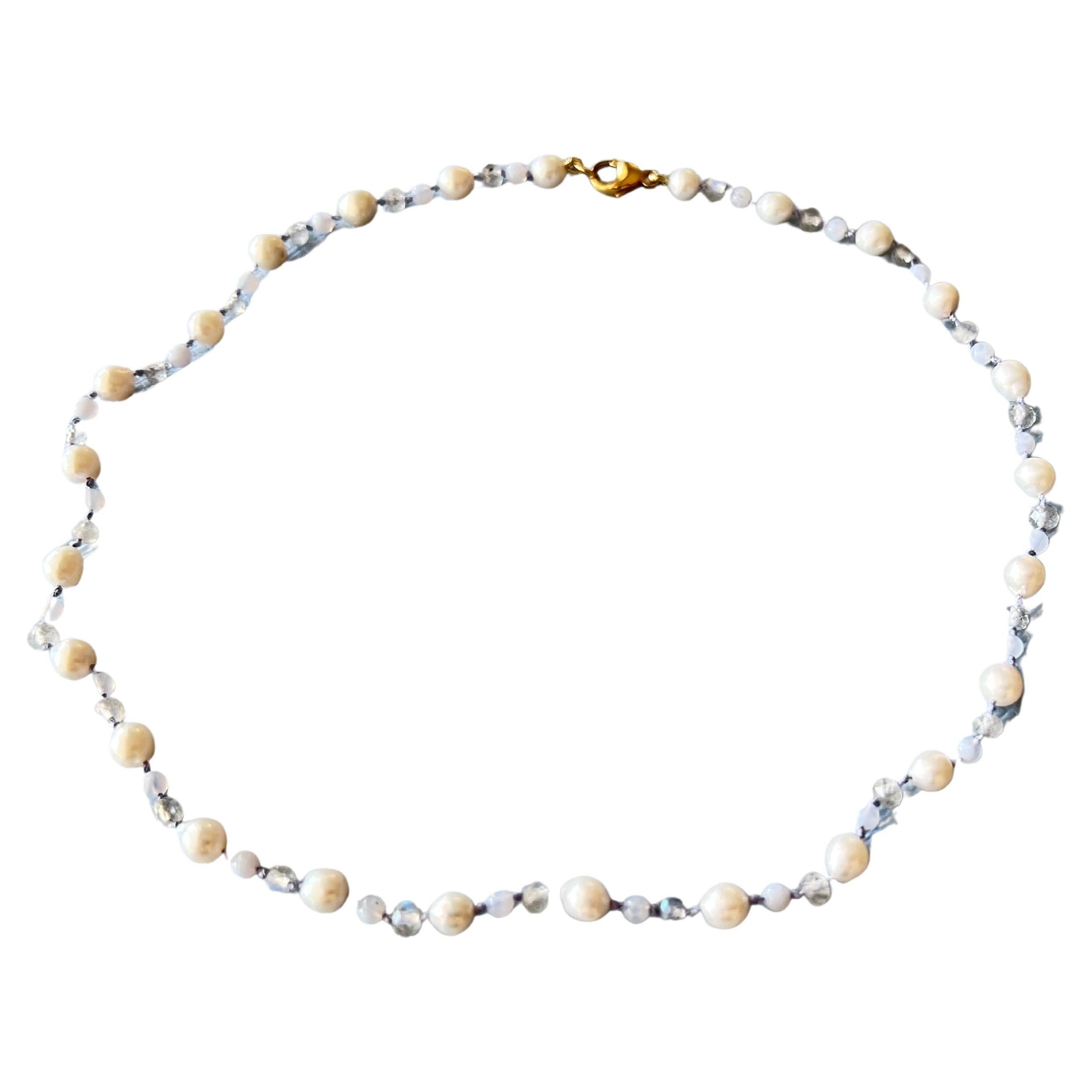 Choker-Halskette aus weißem Perlen- Labradorit und blauem Spitzen-Achat J Dauphin im Angebot 2
