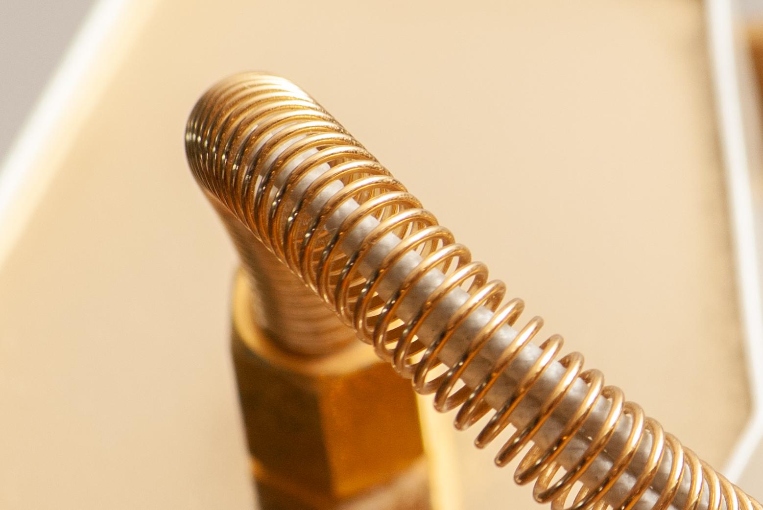 Lampada da terra alogena in metallo laccato bianco-perla e ottone degli anni '80. Italia in vendita 6