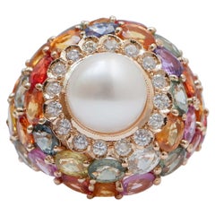 Perla bianca, zaffiri multicolore, diamanti, anello in oro rosa 14 carati.