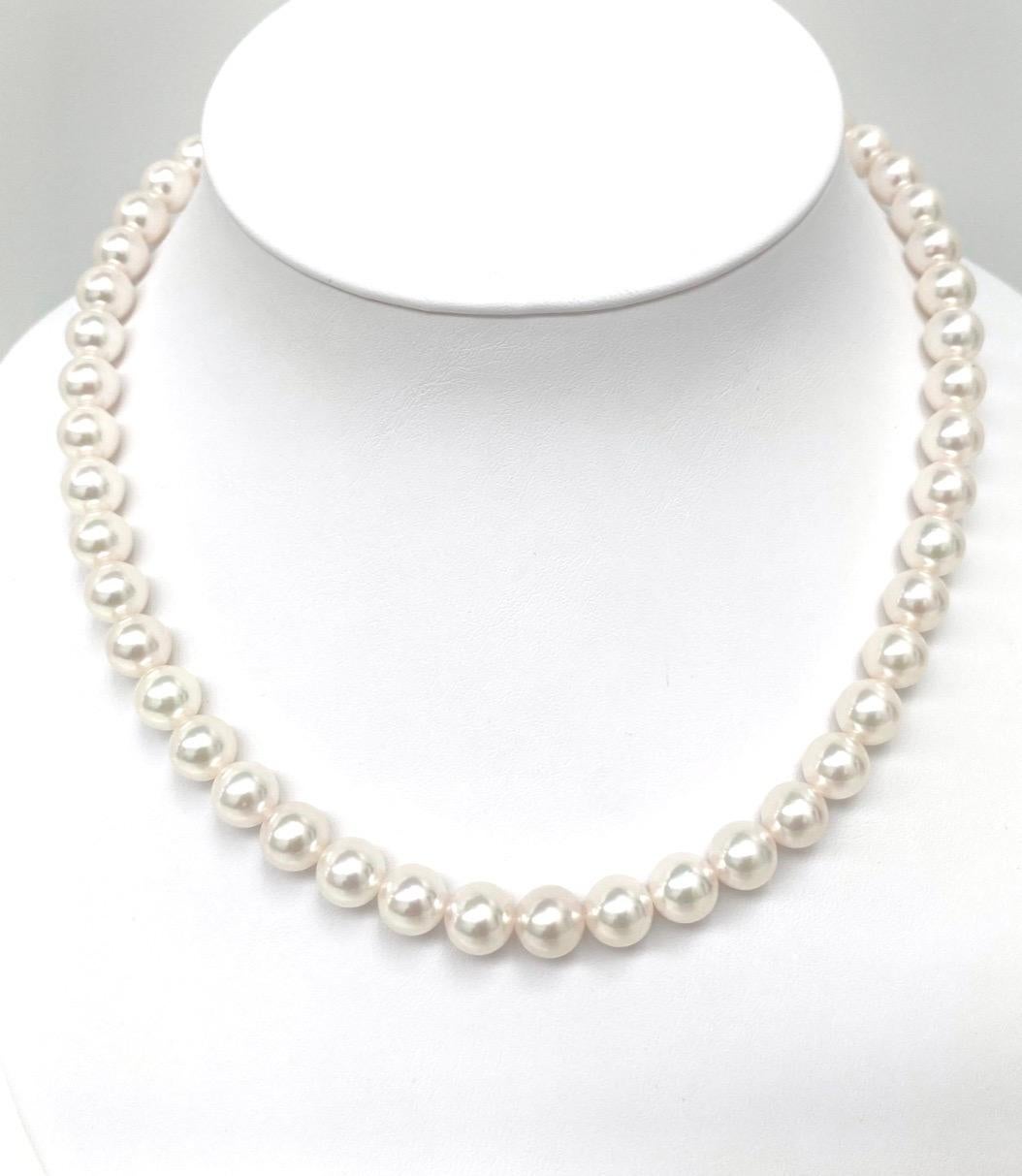 Collana di perle bianche da 18 pollici con chiusura in oro in vendita 4
